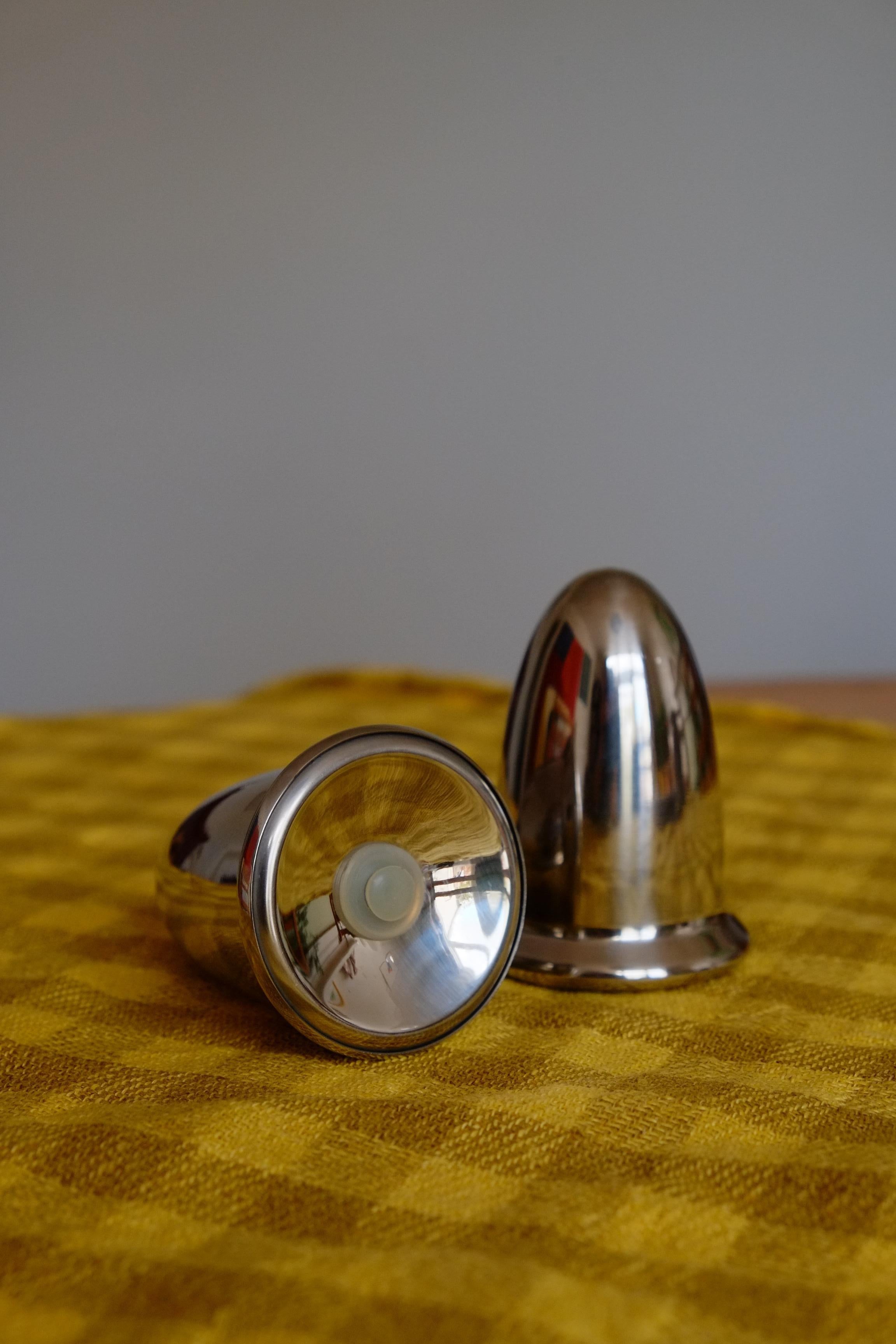 Mid Century 1960's Stainless Steel Bullet Salt and Pepper Shakers In Good Condition For Sale In Leicester, GB