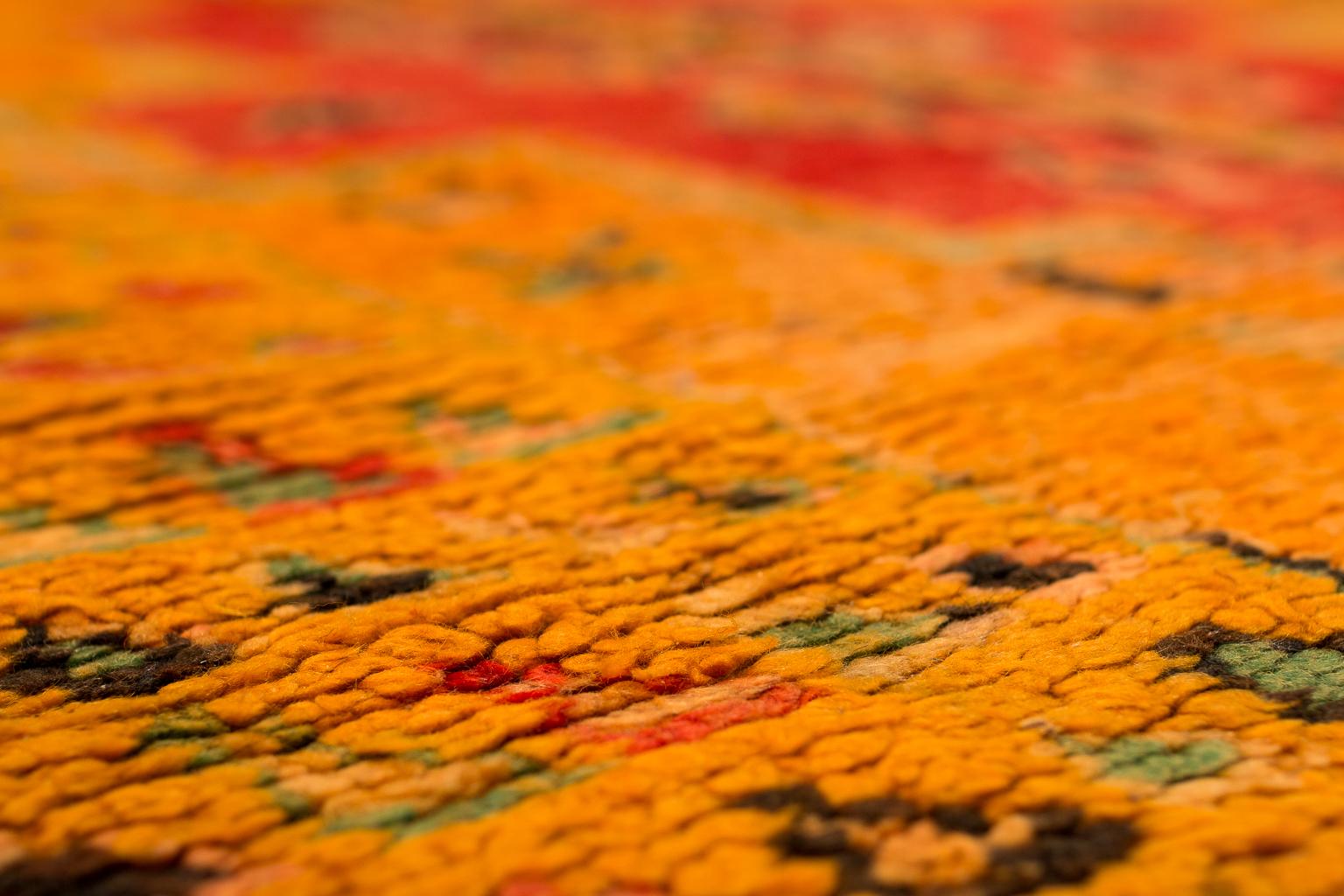 Alfombra de lana marroquí de mediados de siglo, rara, auténtica, naranja y vintage en venta 4
