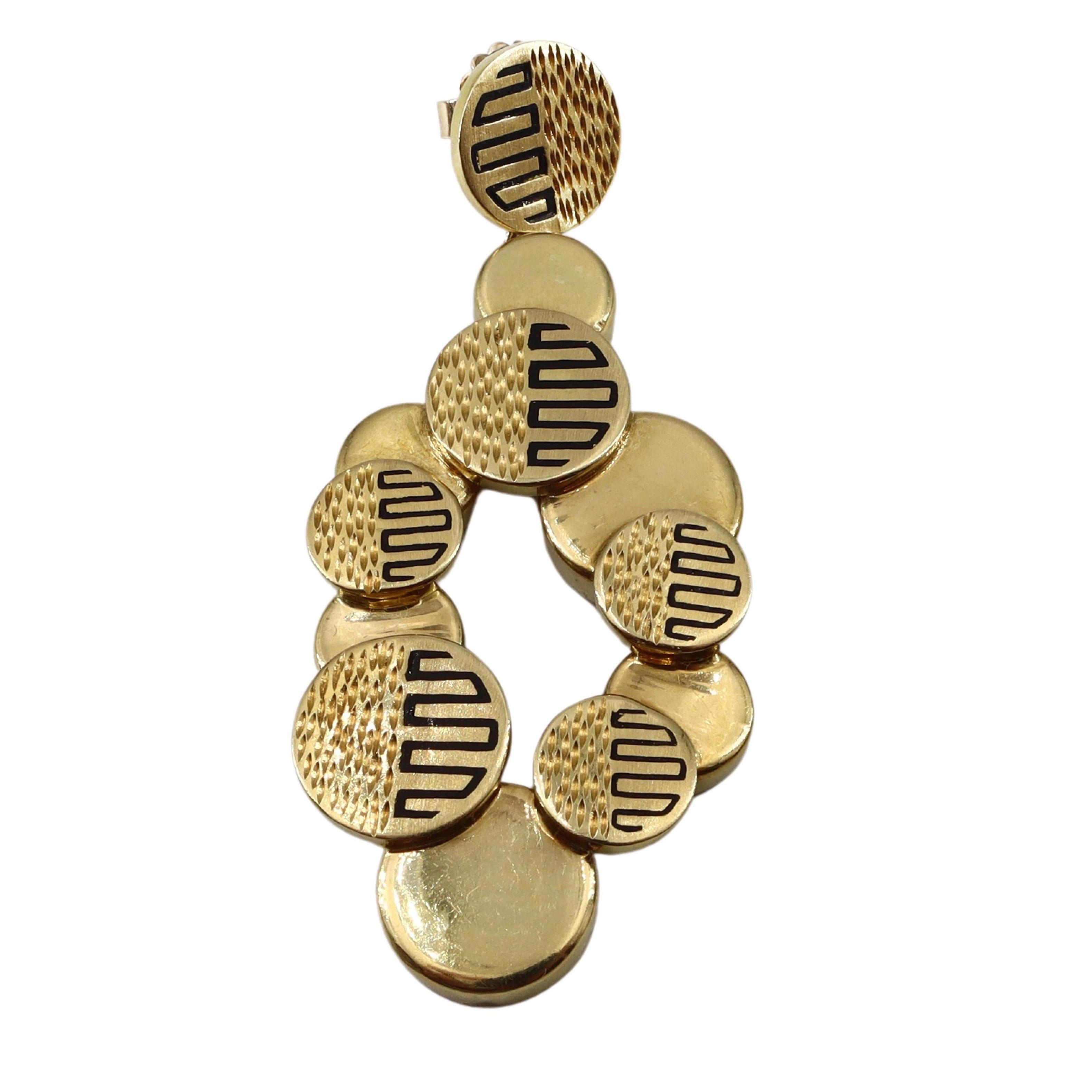 Orecchini pendenti in oro 18 carati con smalto della metà del 1970 in vendita 3