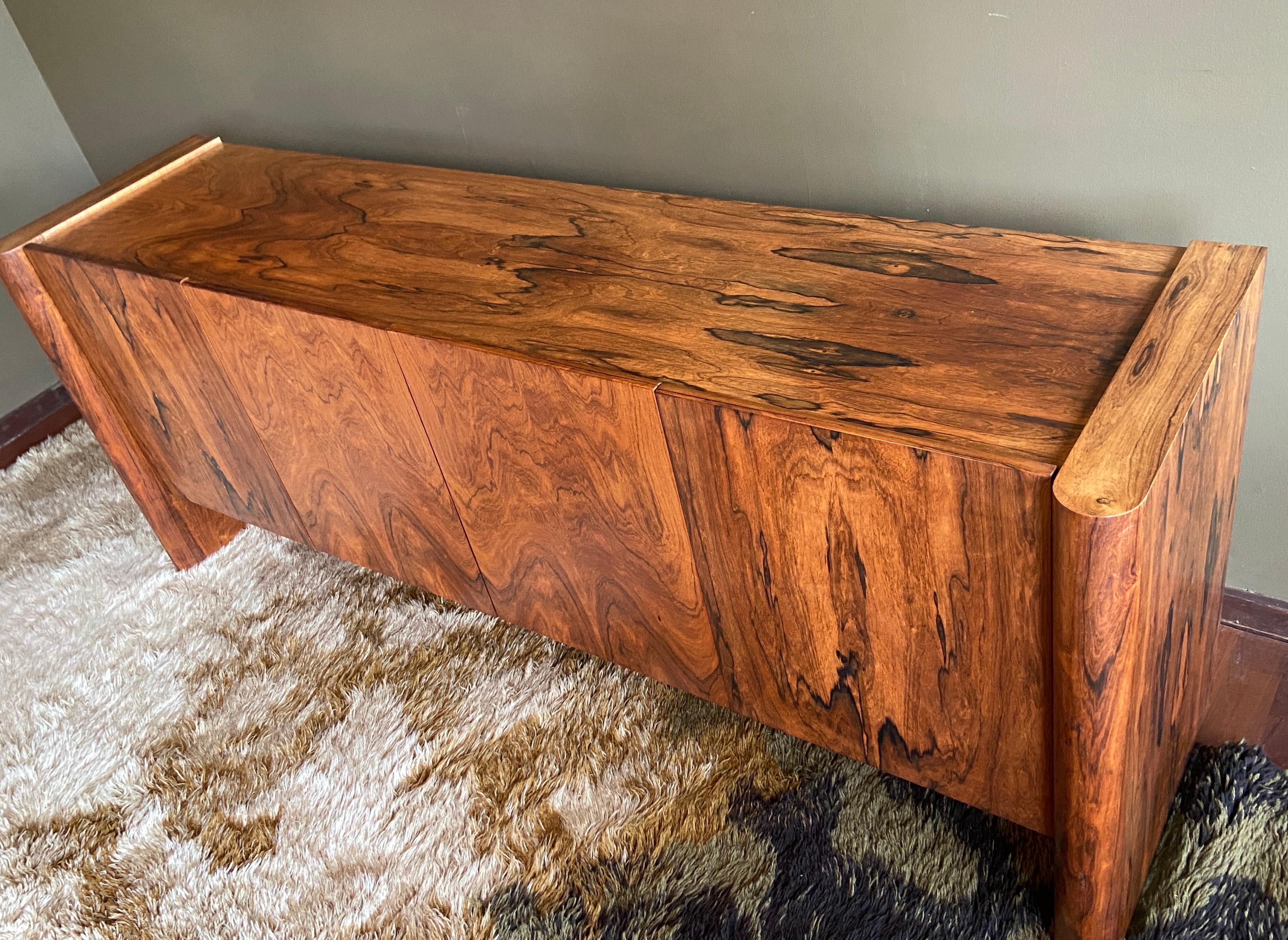 Fine XX secolo Credenza in legno esotico di metà secolo 1970 di Werner Kanner in vendita