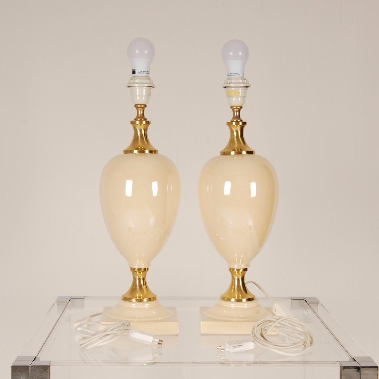 French Hollywood Regency Table Lamps Ceramic Beige and Gold Brass a pair For Sale