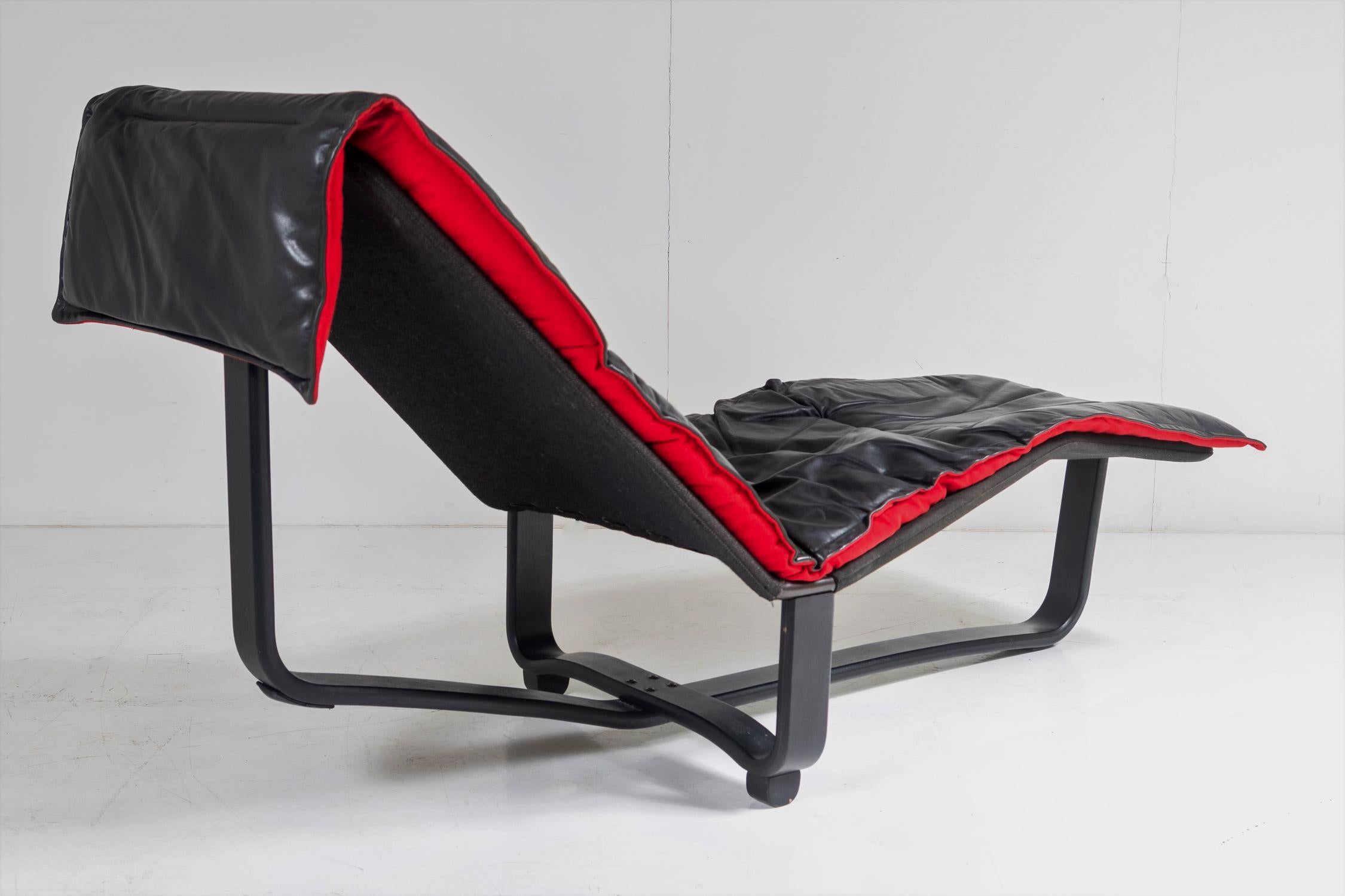 Chaise longue inclinable en cuir noir, milieu des années 1970, Ingmar Relling en vente 7