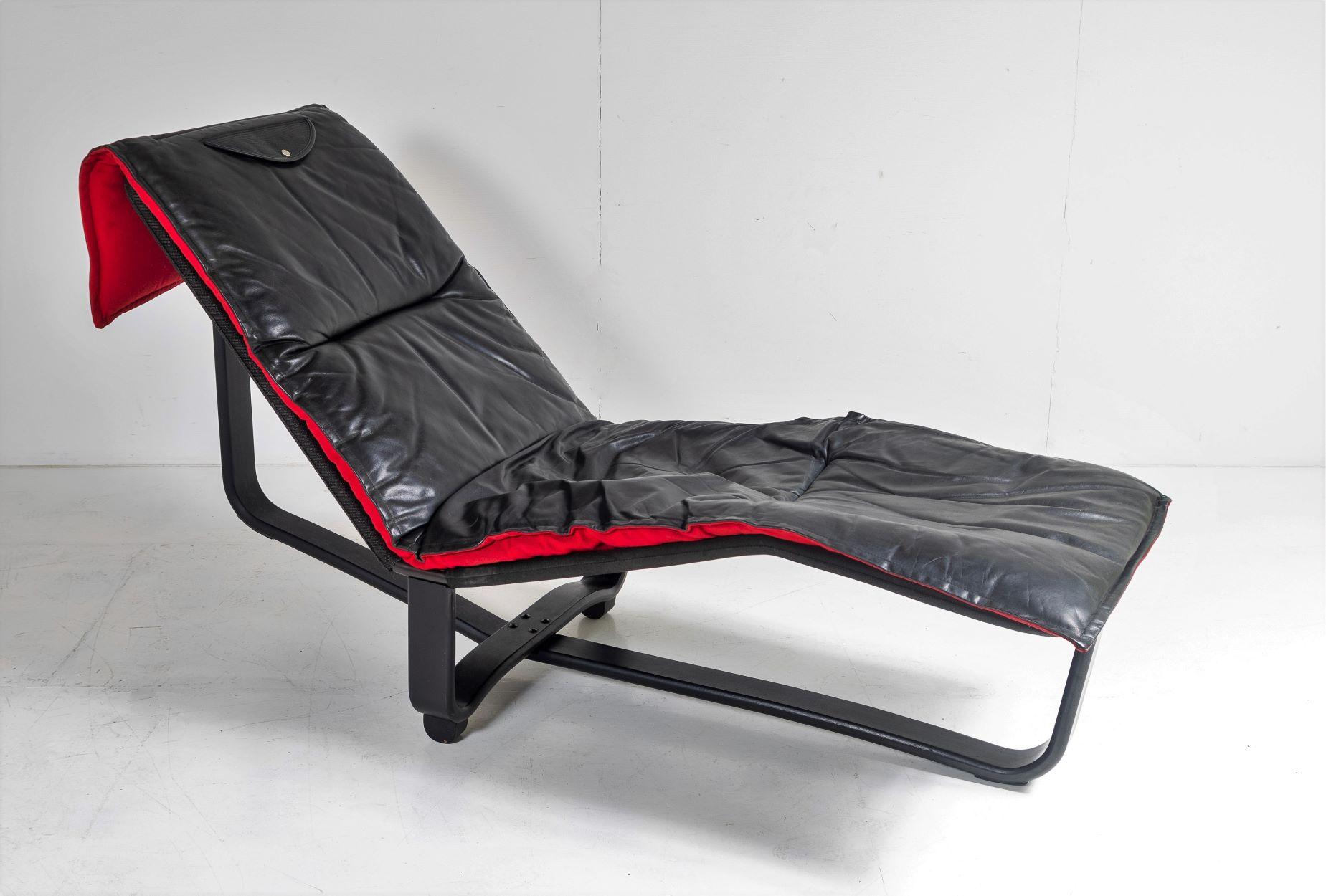 Scandinavian Modern Mid Century 1970s Ingmar Relling Black Leather Reclining Chaise Lounger For Sale