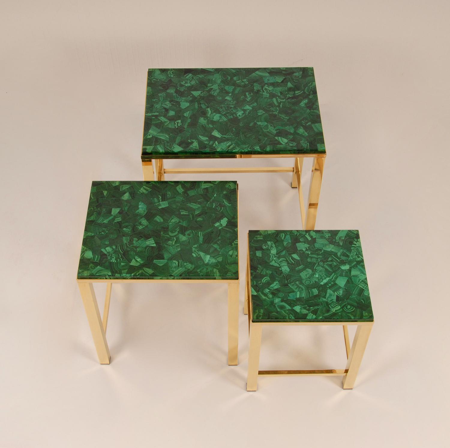 Vintage Malachite Marble Green Gold Gilded Brass End Nest Tables Coffee Table  In Good Condition For Sale In Wommelgem, VAN