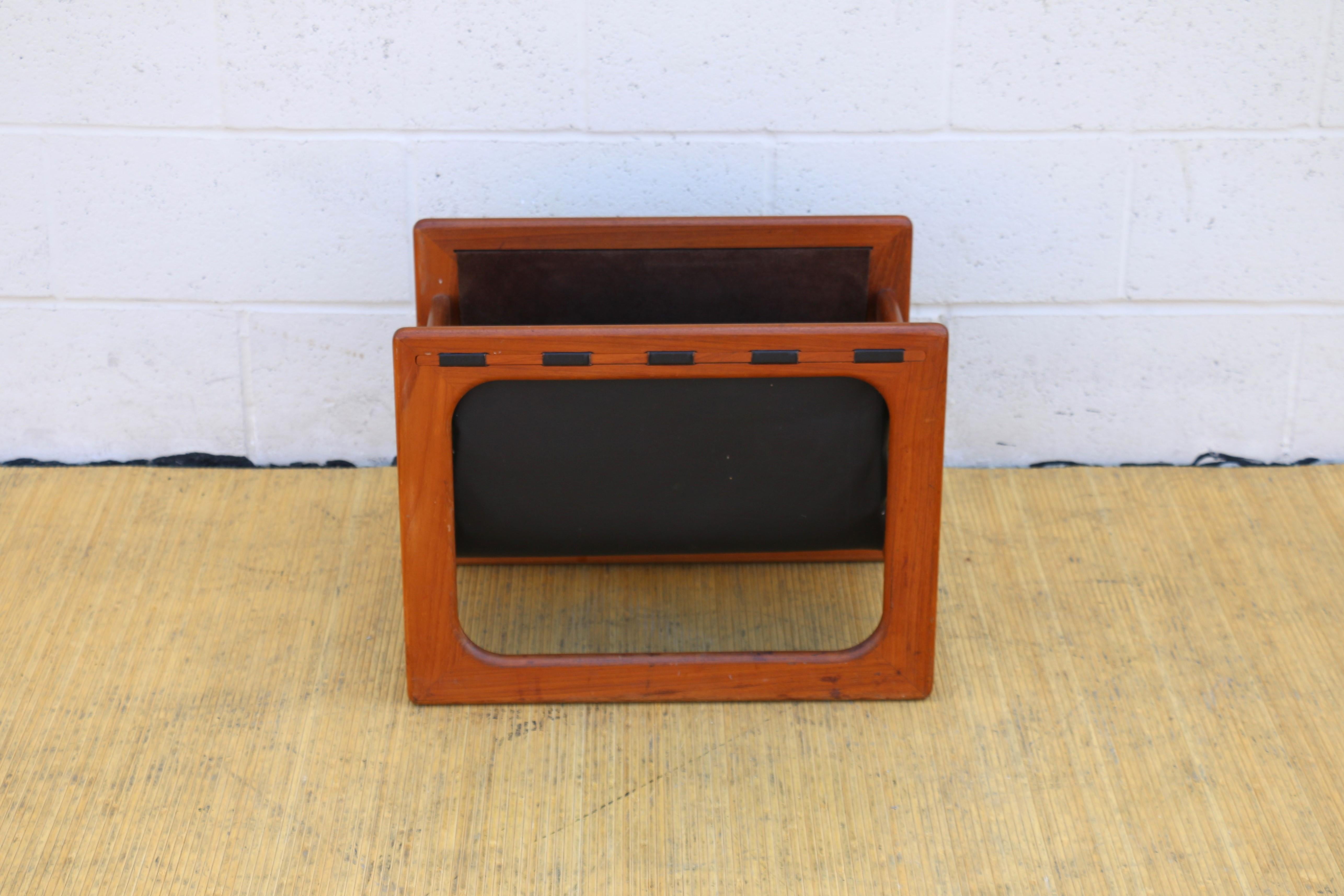 Mid Century 1970s Minimalistic Danish Teak Magazine Rack In Good Condition For Sale In North Hollywood, CA