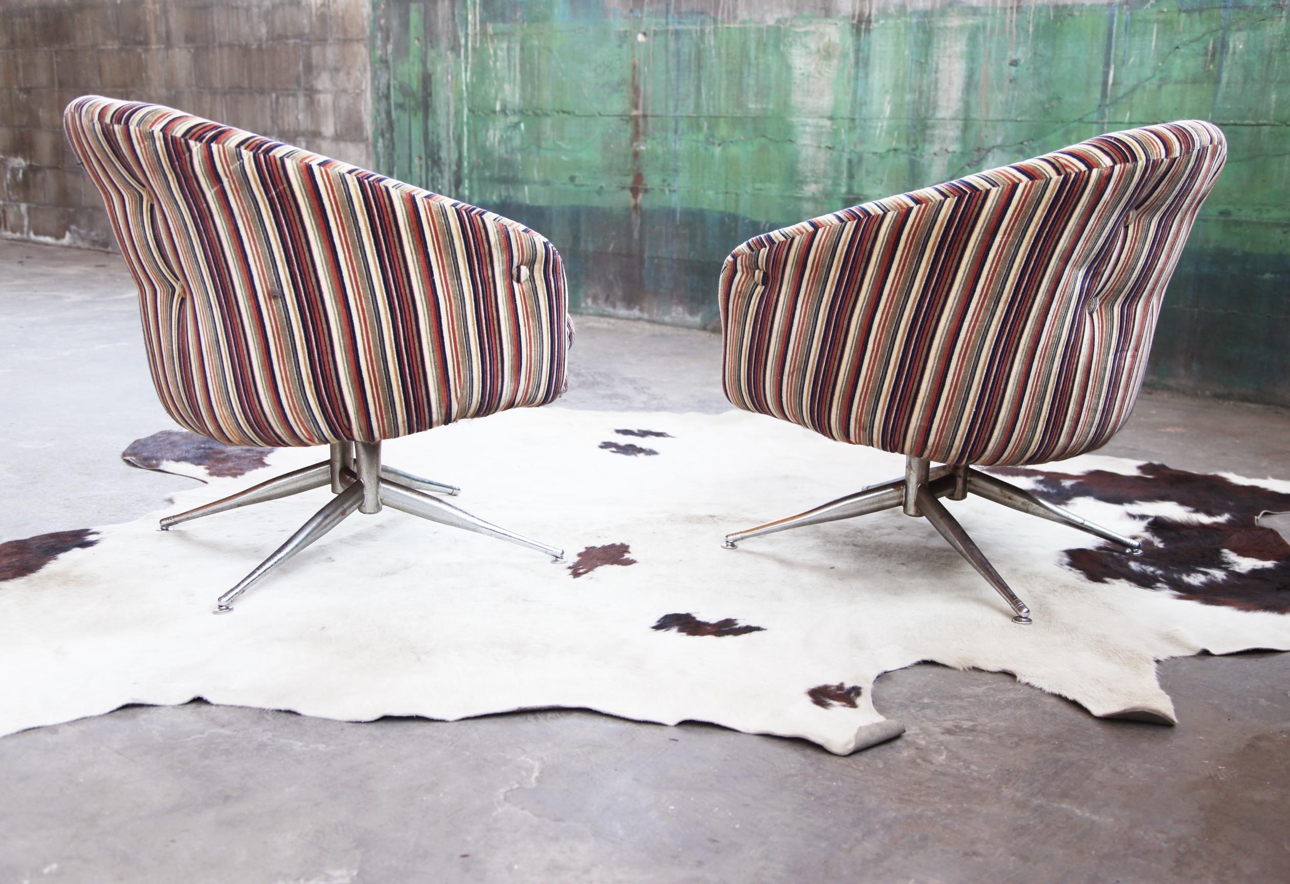 Mid Century 1970s Pin Striped Leopold for Ward Bennett Swivel Chairs - - a Pair In Good Condition For Sale In Basel, BS