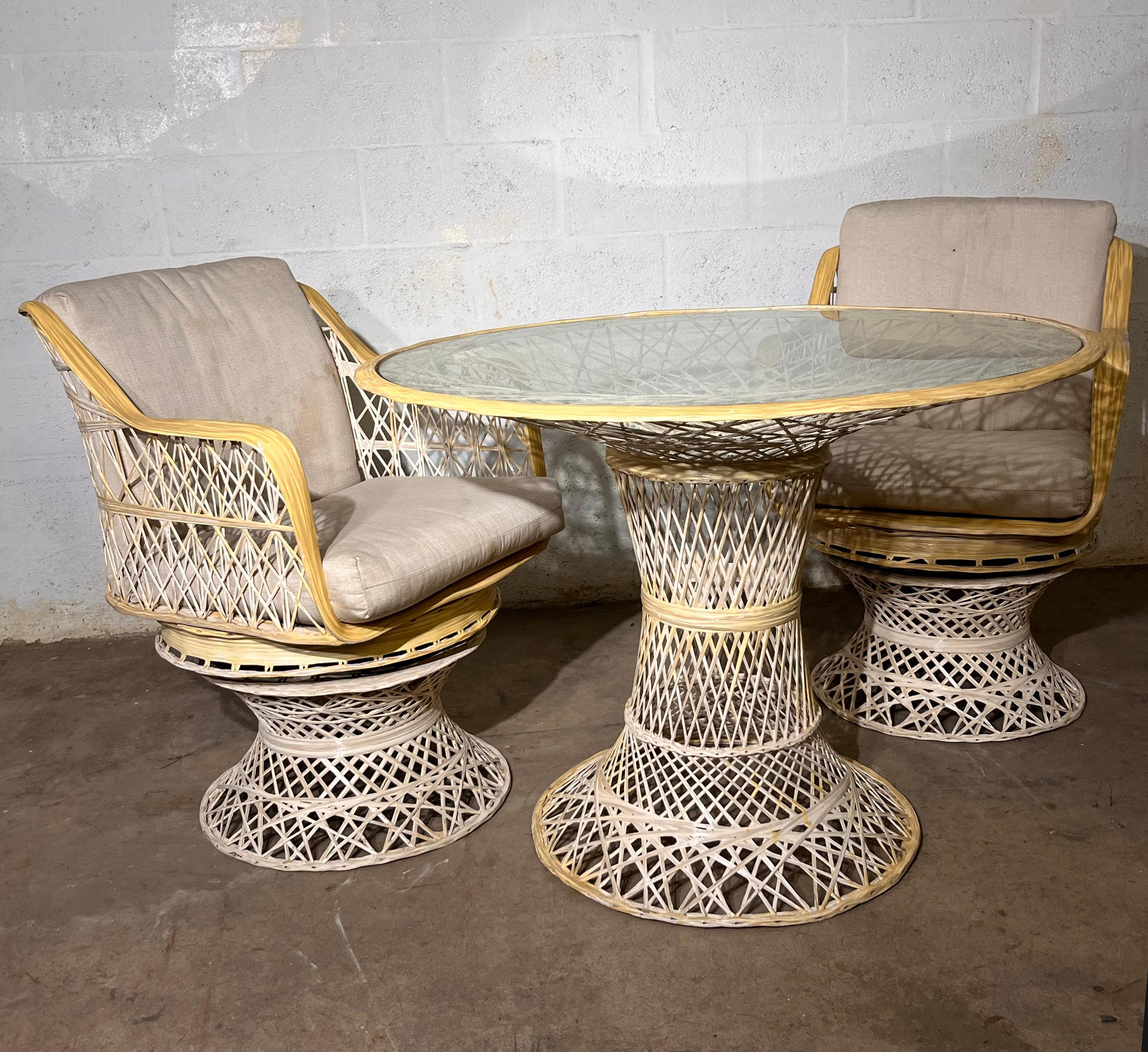 Ensemble de table et fauteuils de salle à manger de patio Russel Woodard en fibre de verre du milieu des années 1970 Bon état - En vente à Miami, FL