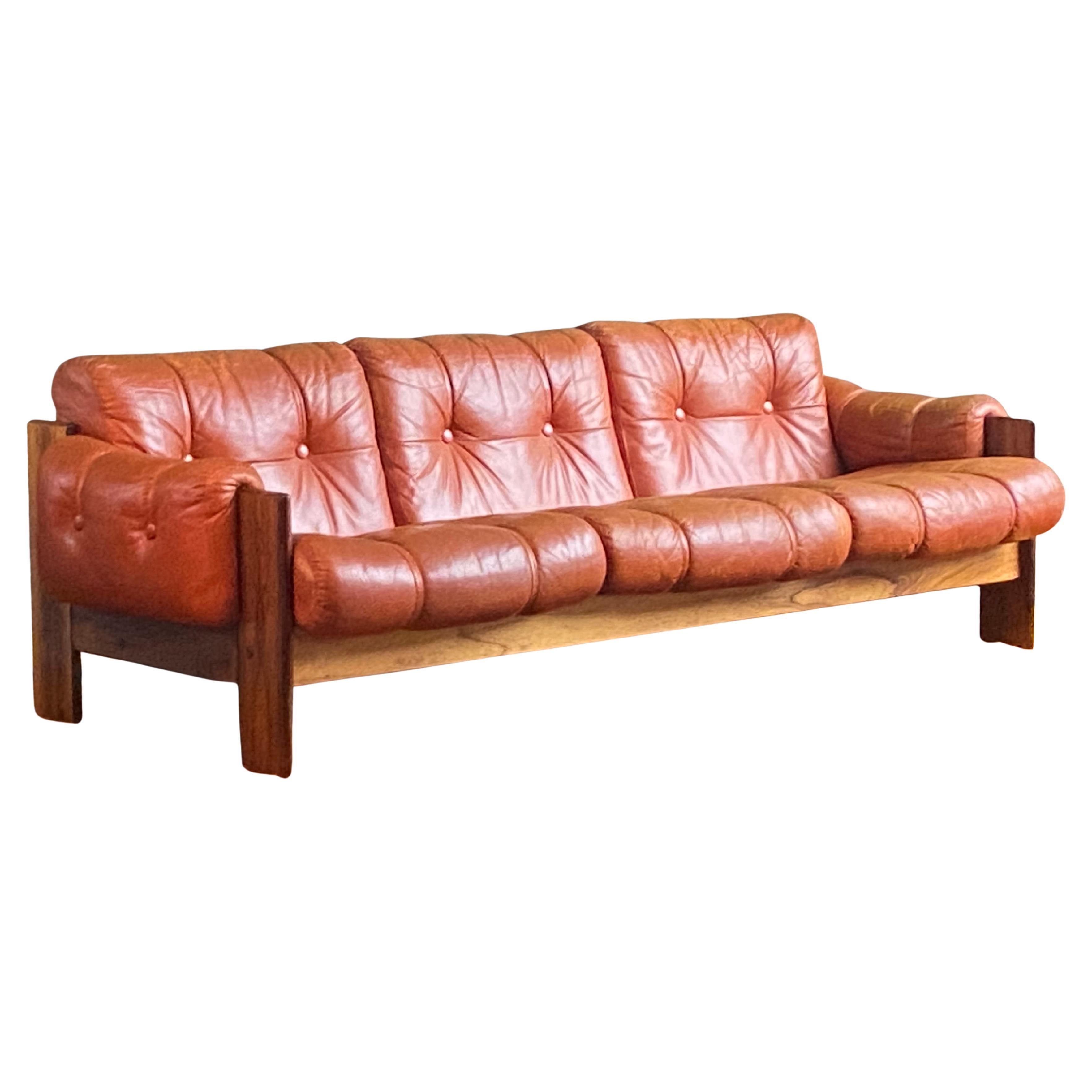 Sofá escandinavo de cuero y palisandro de mediados de los 70, de Kalustekiila