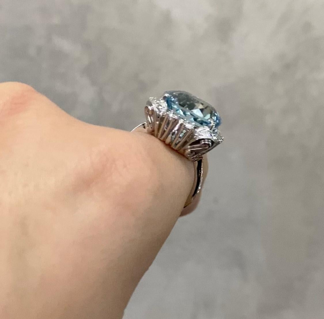 Modern 1950s-1960s 19ct Aquamarine Diamond Cocktail Cluster Ring White Gold Portugal For Sale