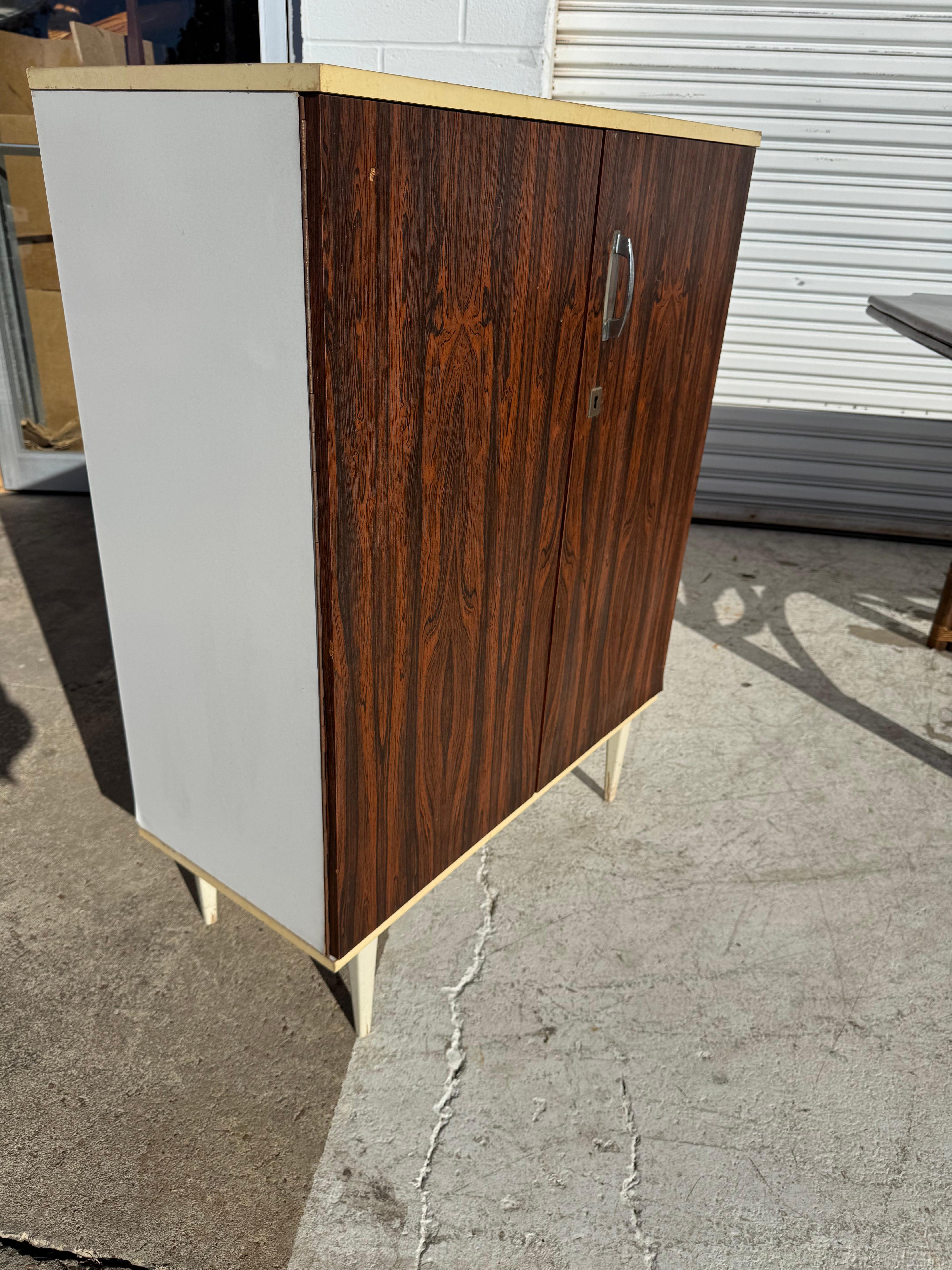 Mid-Century moderno Mid Century 2 Door Rosewood Veneer Cabinet with Laminate Top in vendita