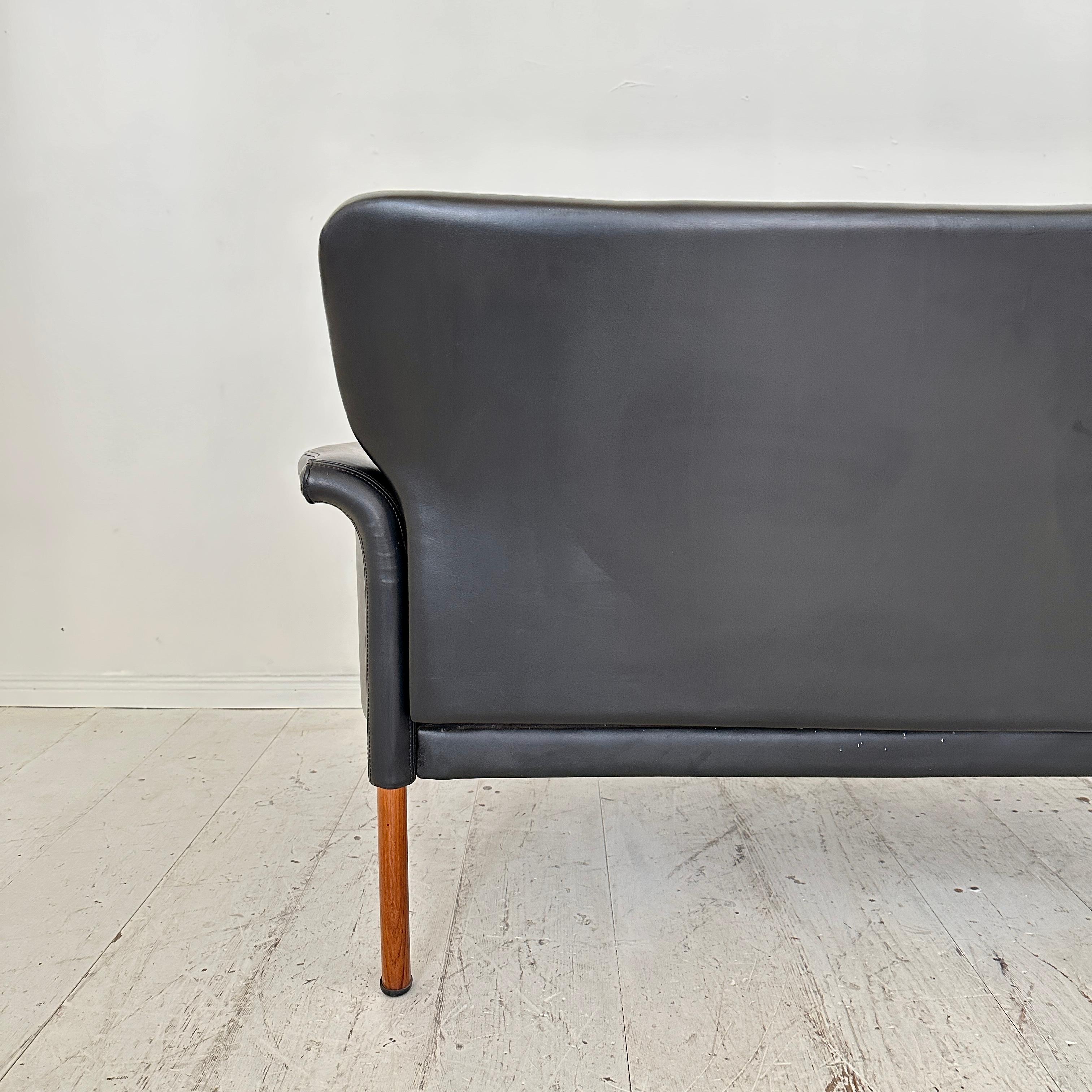 Mid Century 2-Seater Leather Sofa by Hans Olsen, Denmark, 1960s For Sale 7