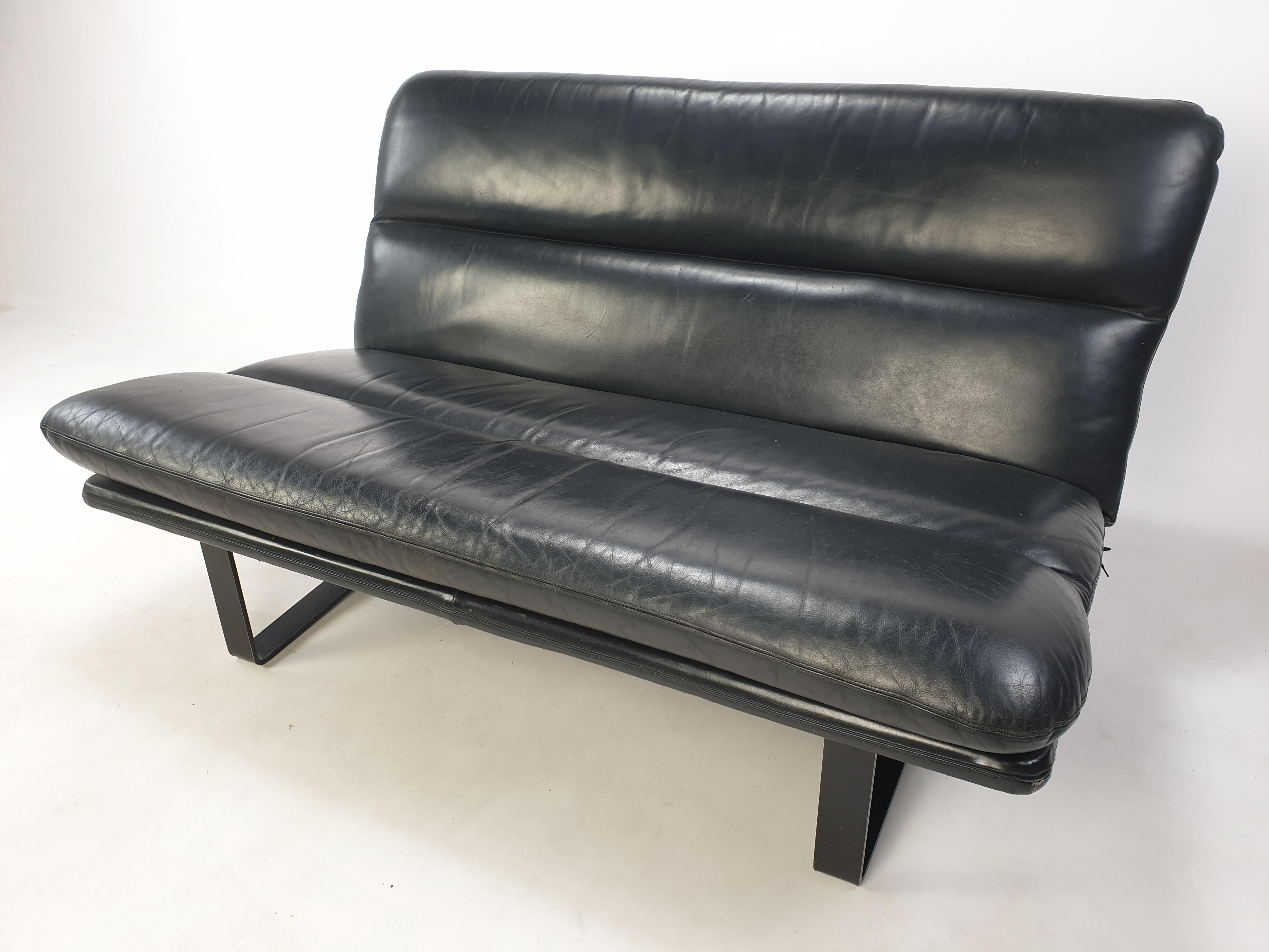 Mid-Century 2-Sitzer-Sofa von Kho Liang Ie für Artifort, 1960er Jahre (Gemalt) im Angebot
