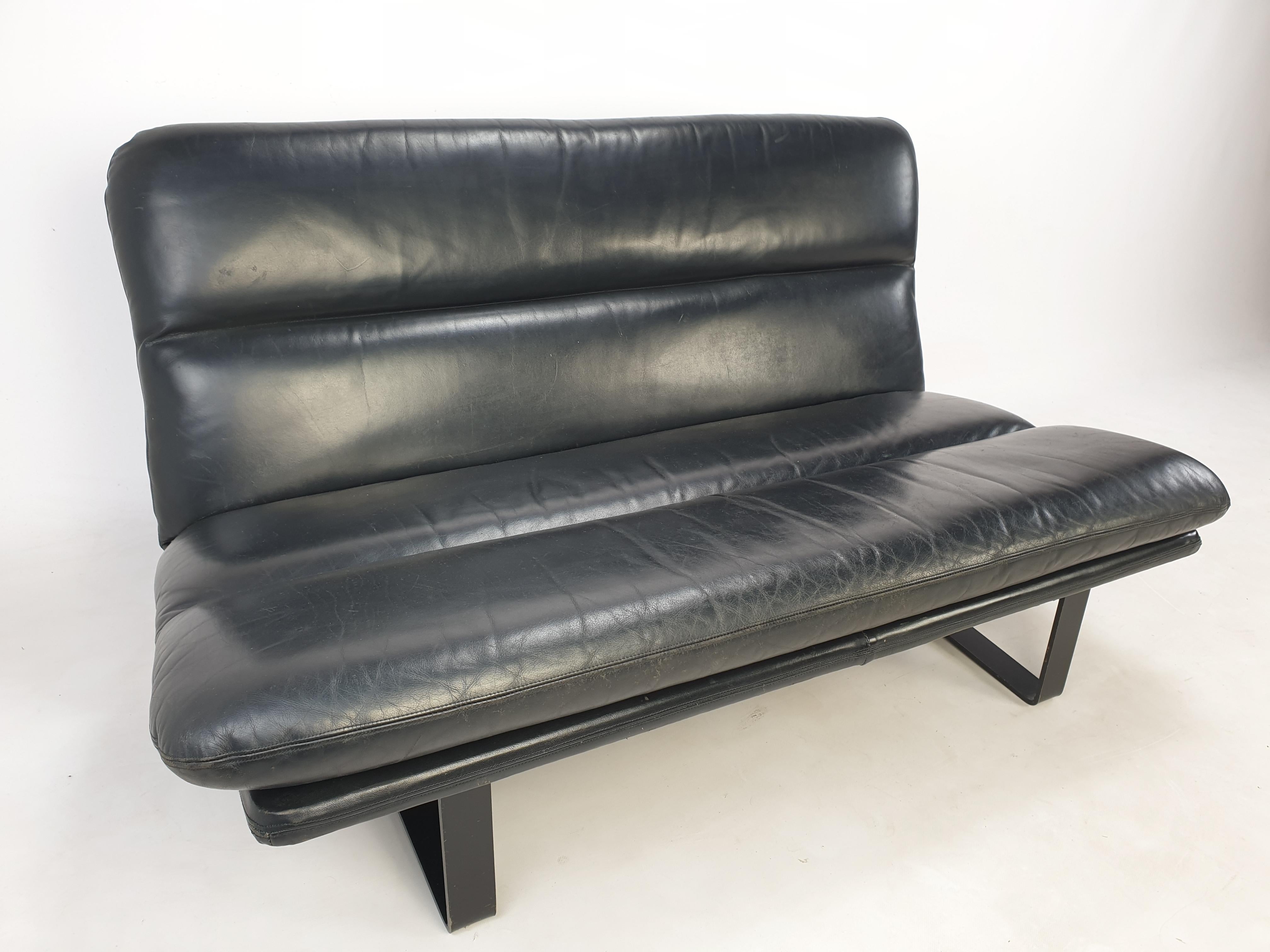 Mid Century 2-Seater Sofa by Kho Liang Ie for Artifort, 1960s In Good Condition For Sale In Oud Beijerland, NL