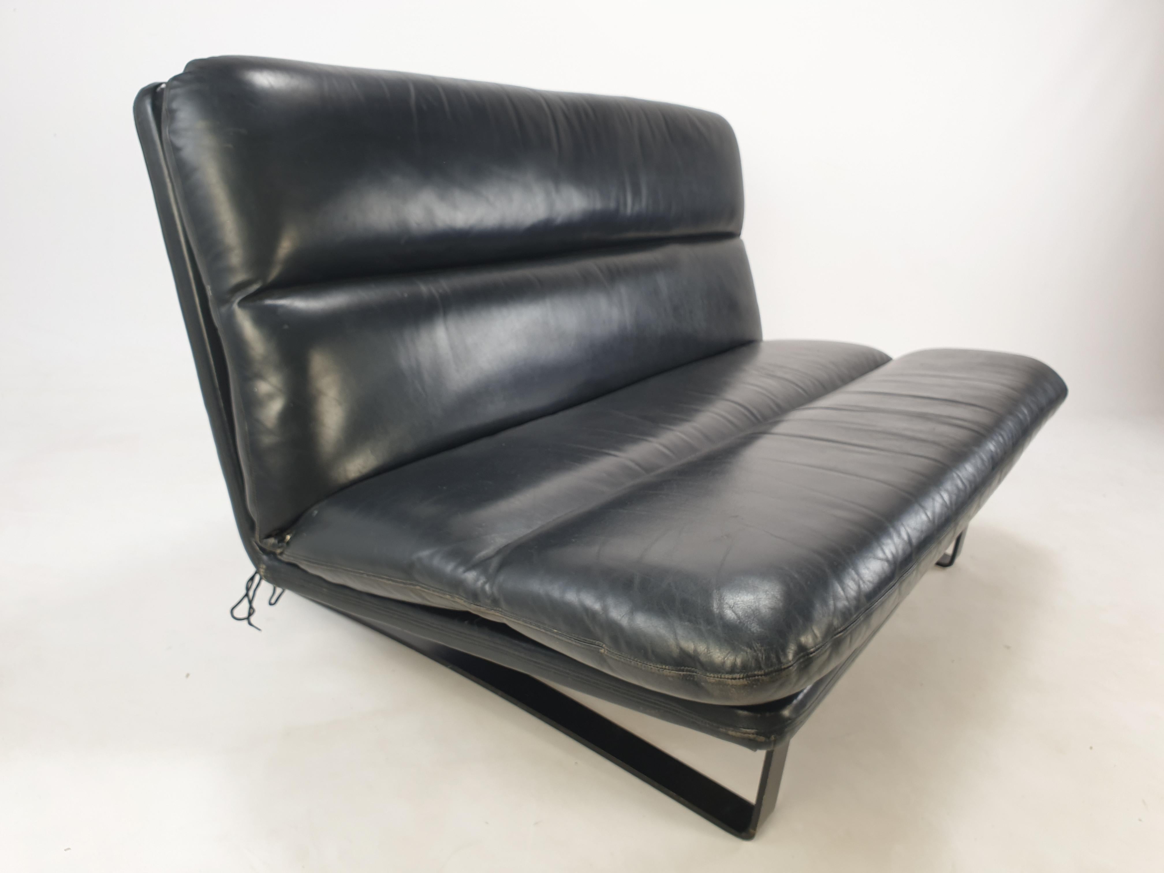 Mid-Century 2-Sitzer-Sofa von Kho Liang Ie für Artifort, 1960er Jahre (Metall) im Angebot