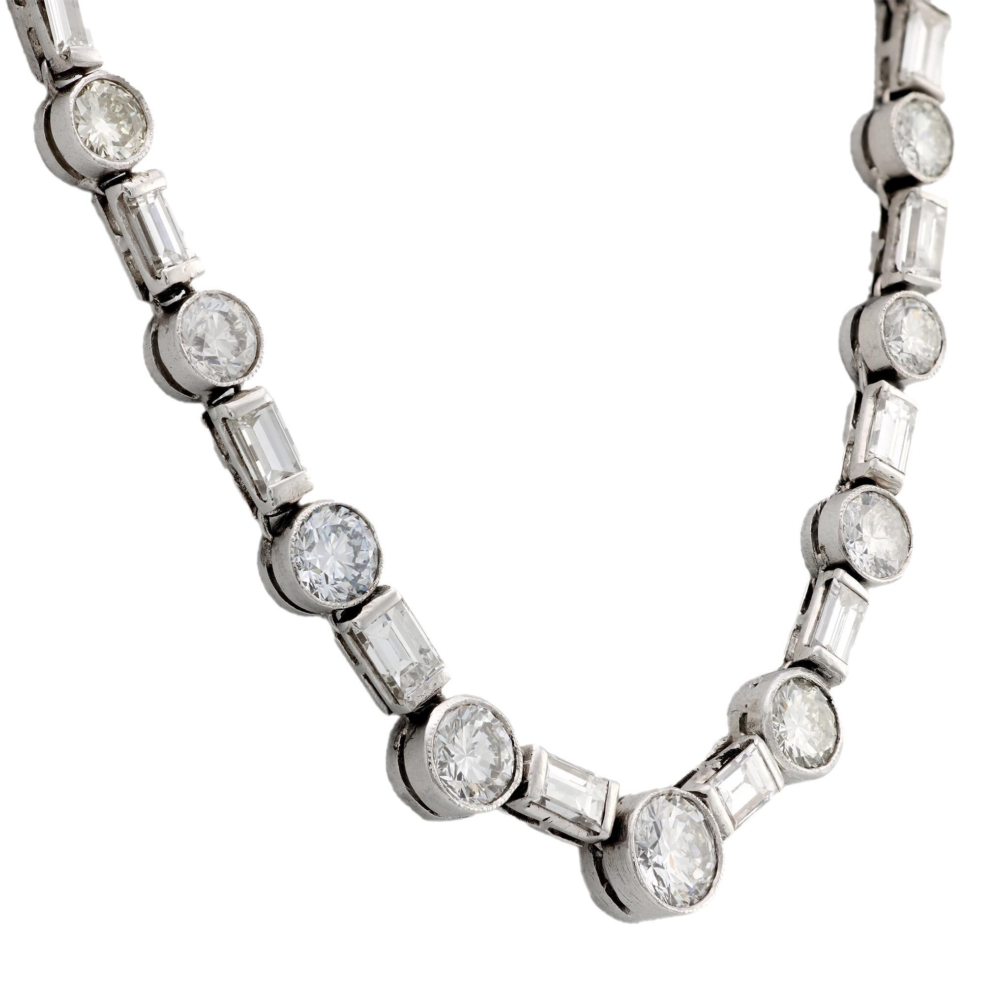 Donna Collana in platino con diamante di 20 carati di peso totale del Mid Century in vendita