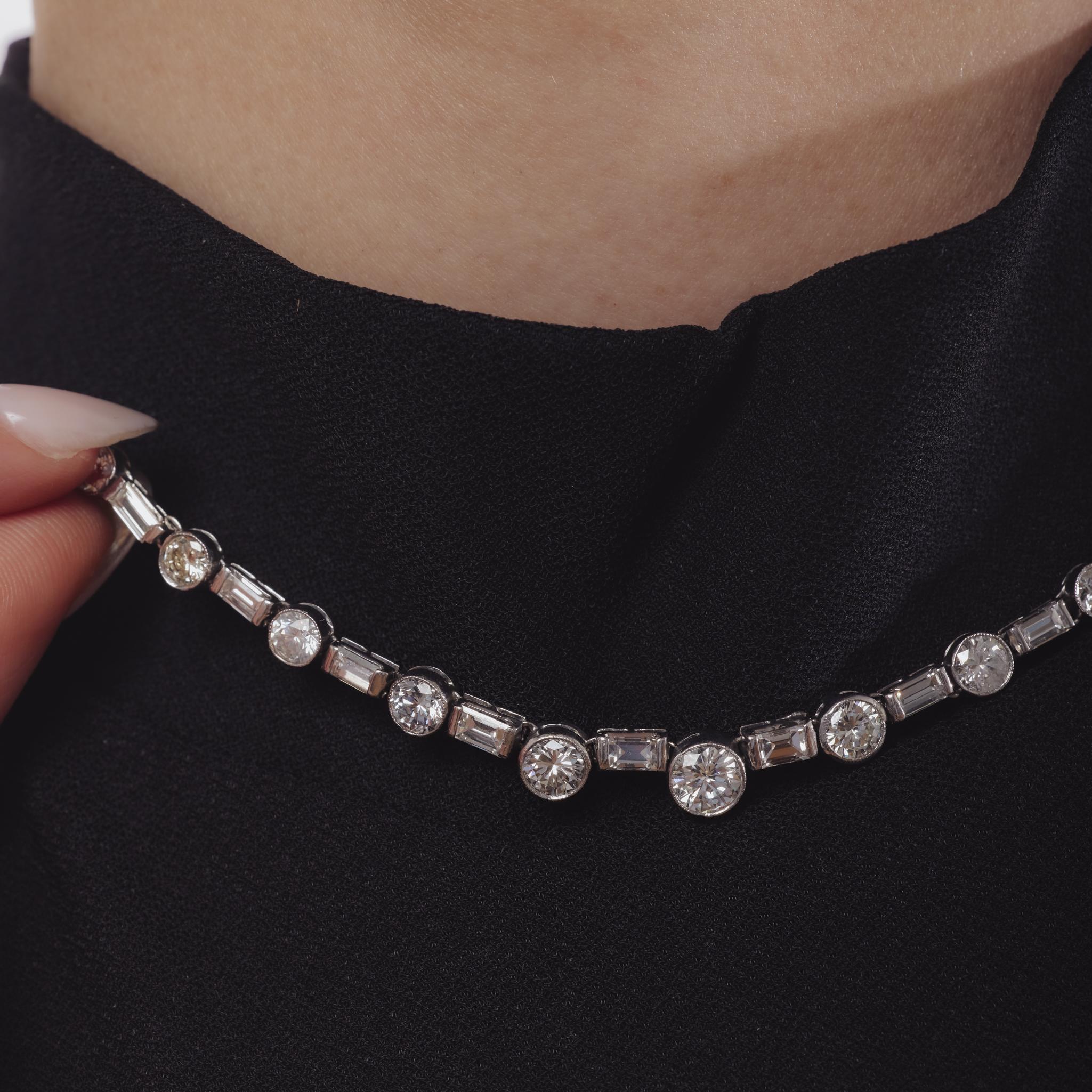 Collana in platino con diamante di 20 carati di peso totale del Mid Century in vendita 1