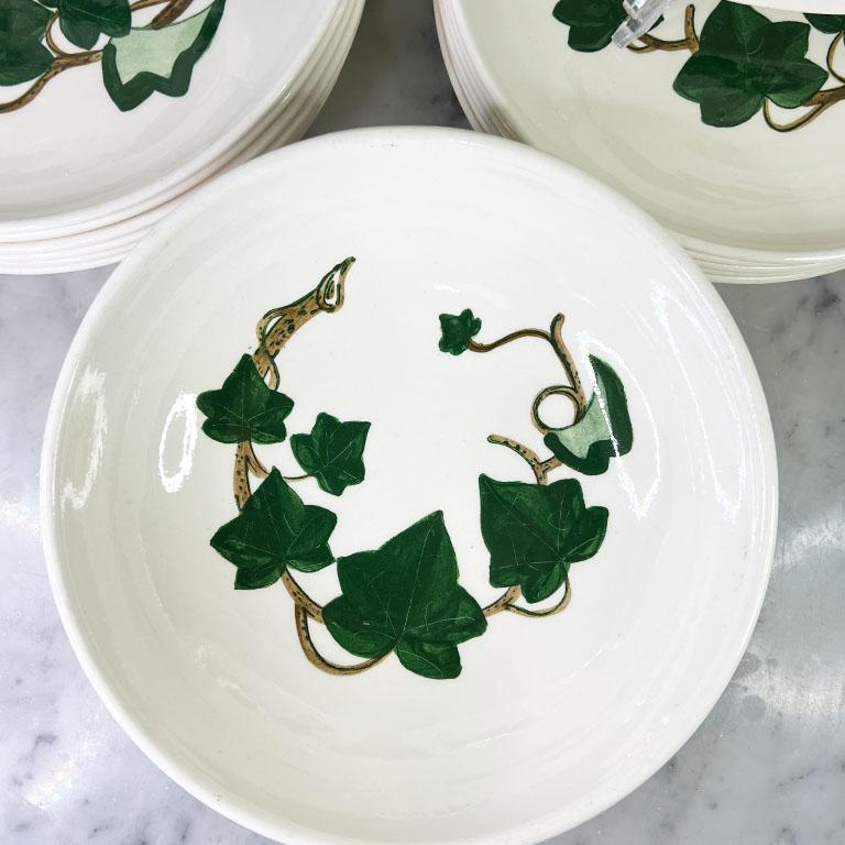 XX secolo Set di stoviglie Mid Century da 20 pezzi California Ivy Poppy Trail di Metlox in vendita