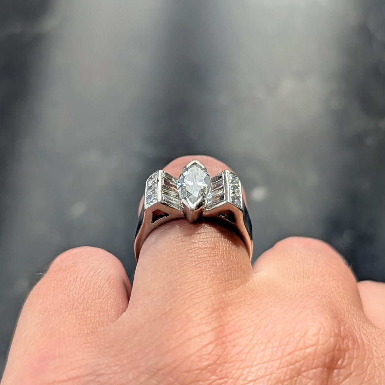 Mid-Century 2.05 CTW Marquise Diamond Platinum Vintage Bow Fashion Ring en vente 2