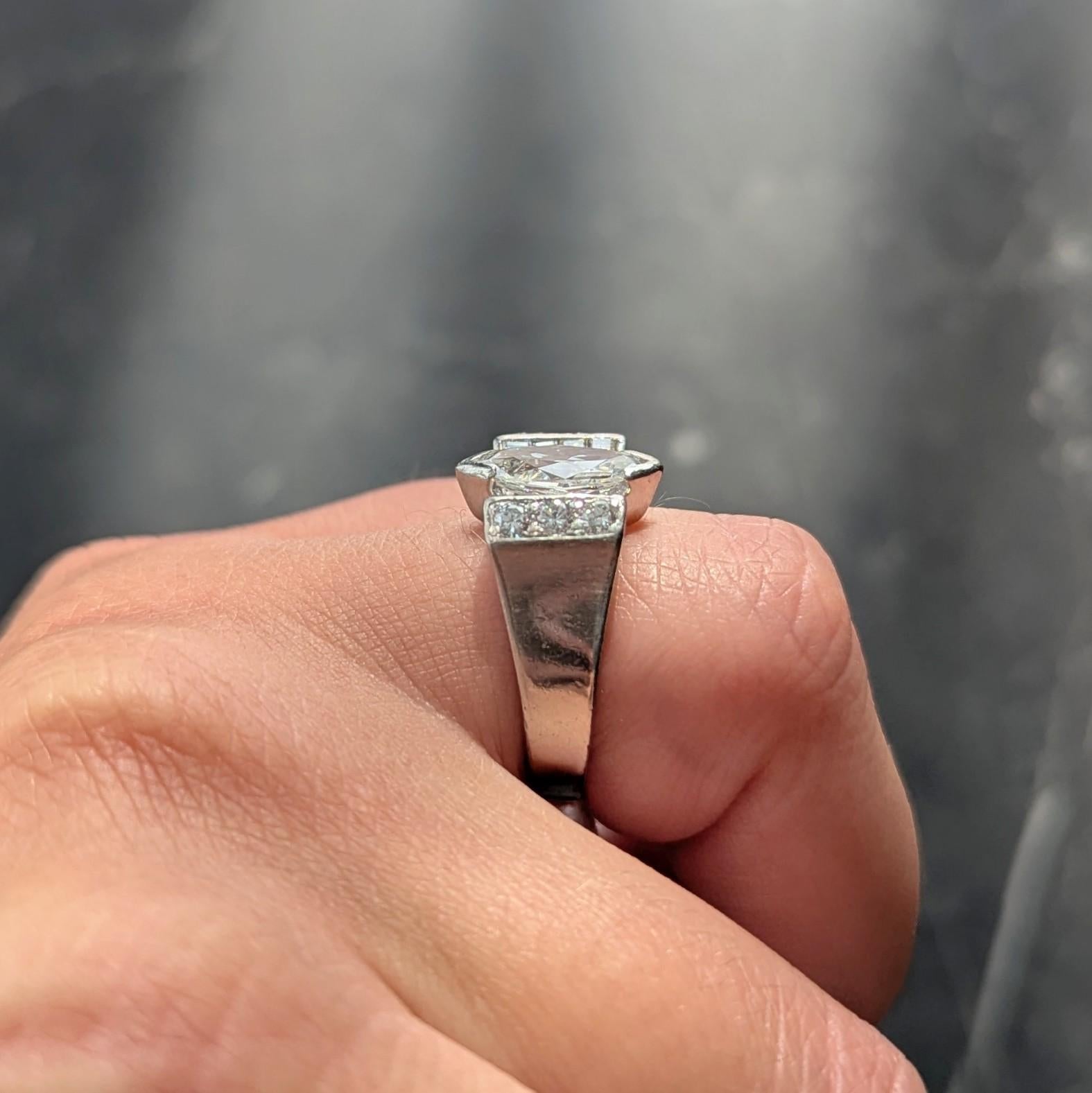 Mid-Century 2.05 CTW Marquise Diamond Platinum Vintage Bow Fashion Ring en vente 3
