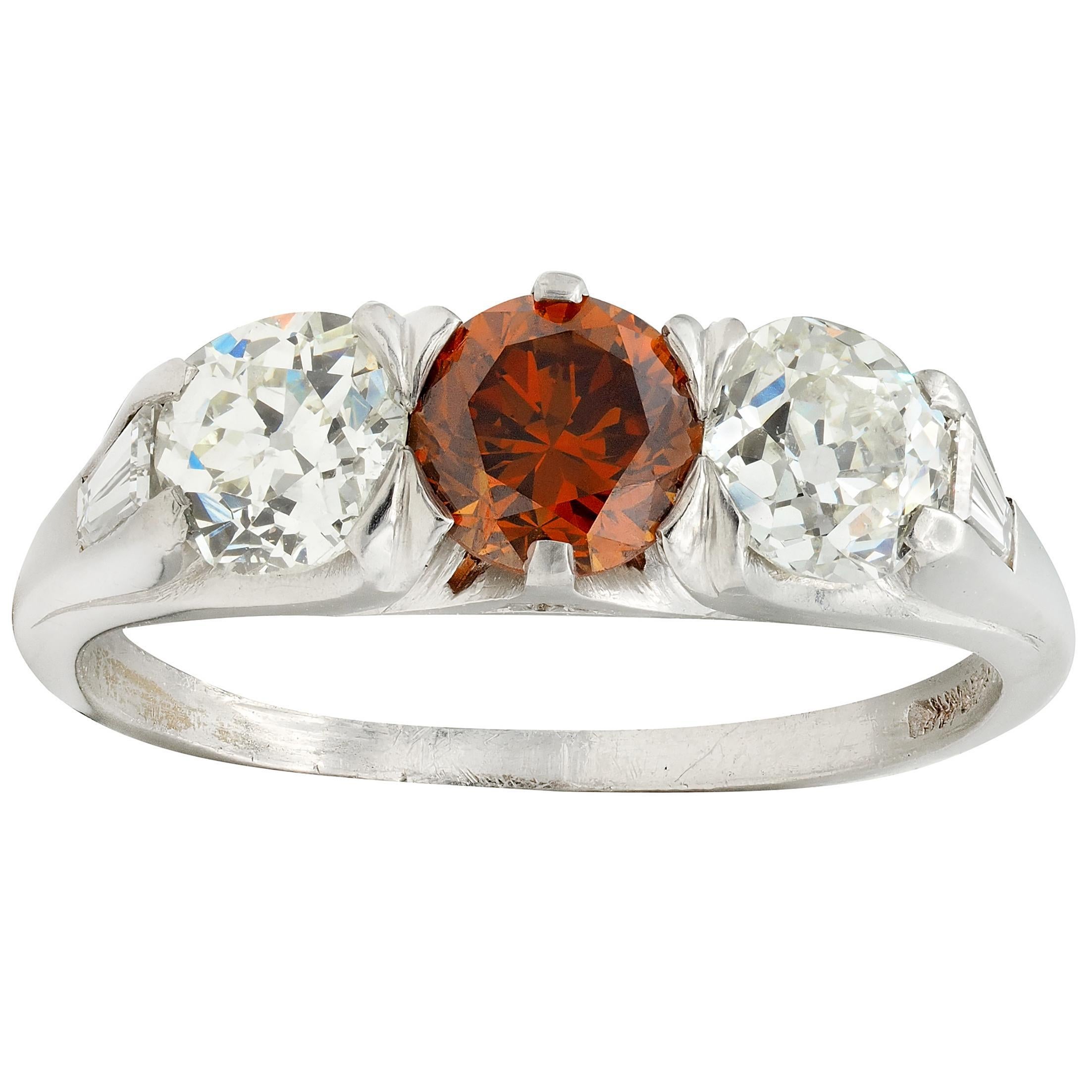 Mid-Century 2.06 CTW Fancy Diamond Platinum Three Stone Vintage Ring GIA in vendita 2