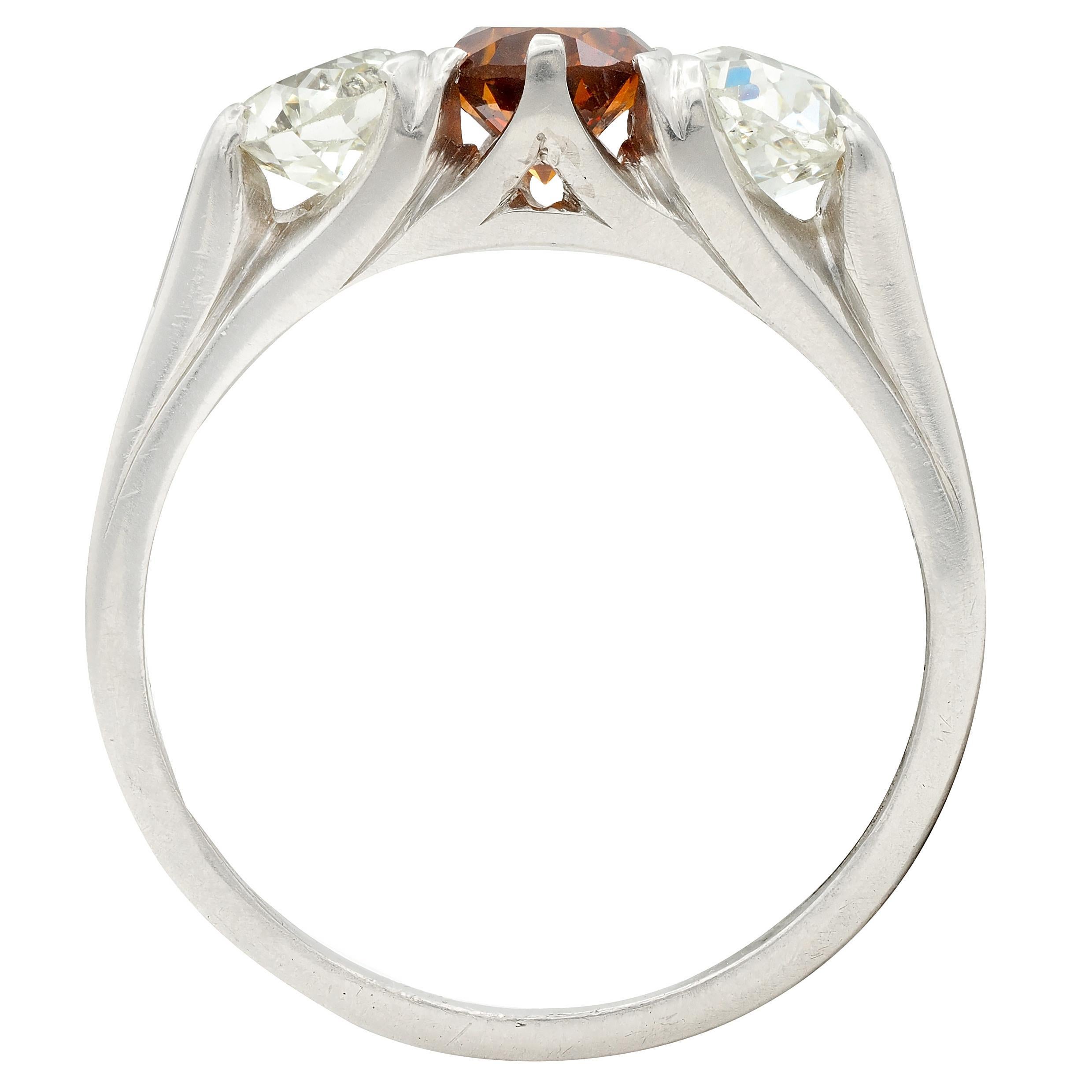 Mid-Century 2.06 CTW Fancy Diamond Platinum Three Stone Vintage Ring GIA in vendita 3