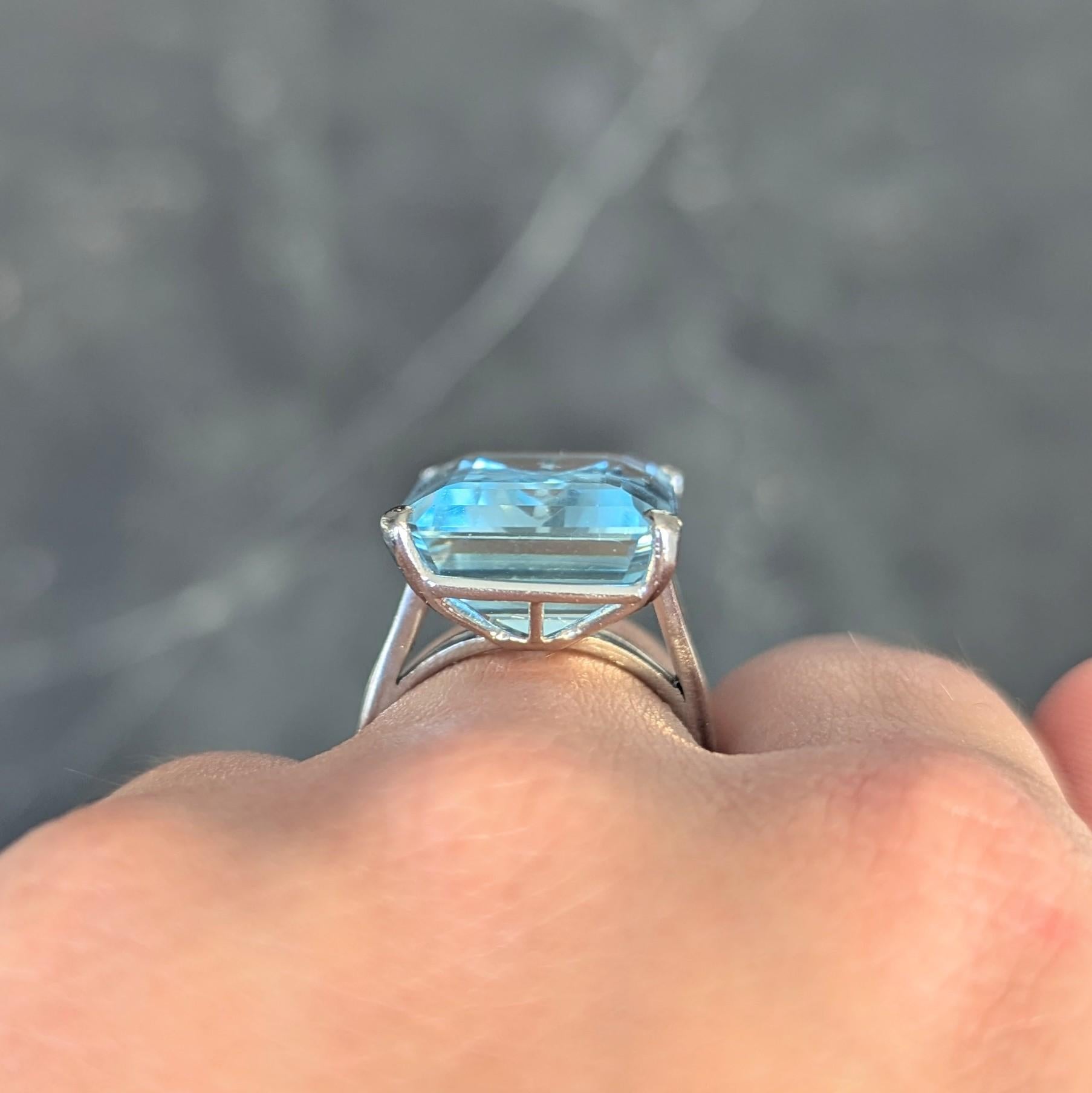 Mid-Century 20.65 CTW Aquamarine Platinum Vintage Cocktail Ring For Sale 8
