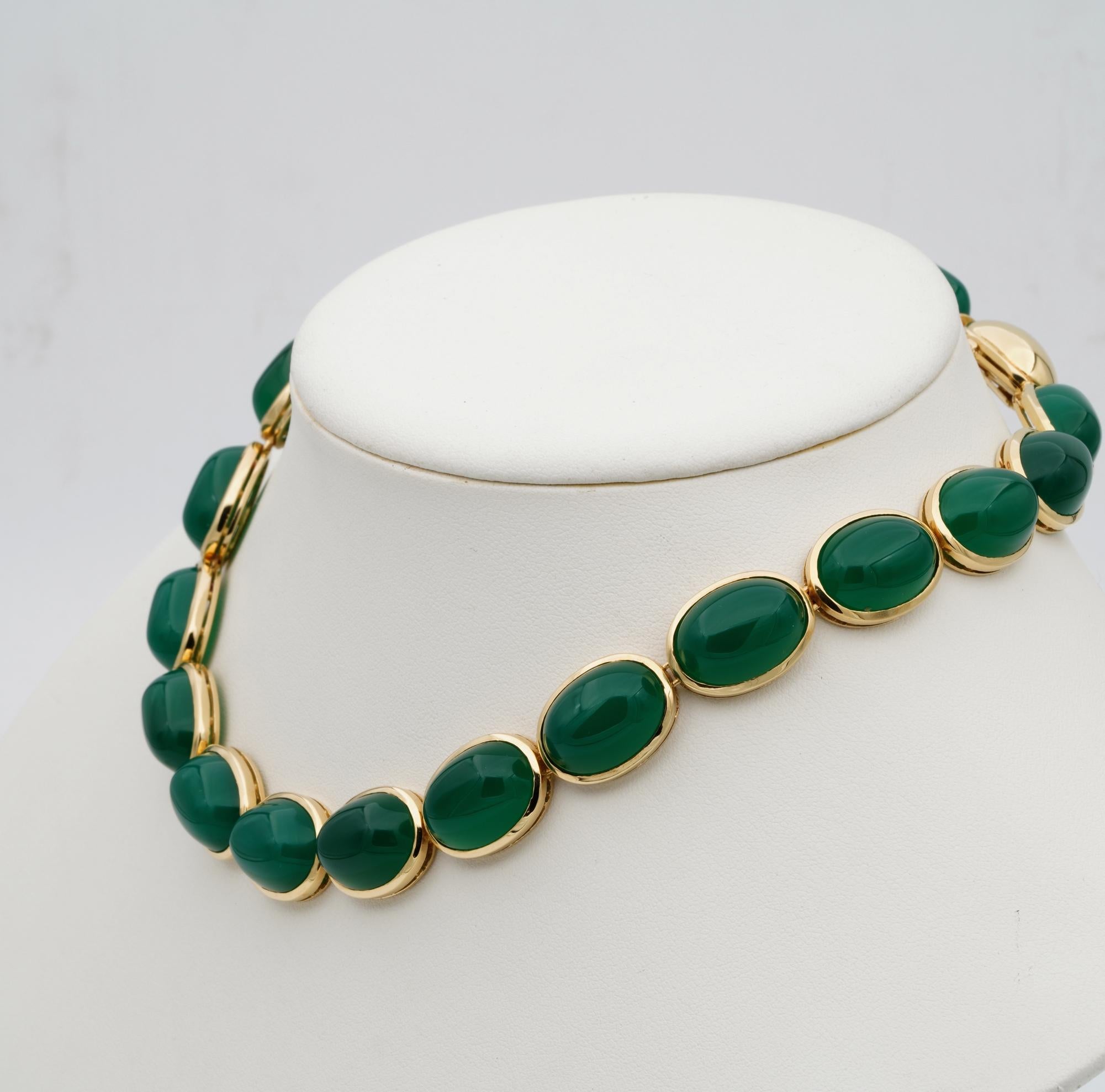 Women's Mid Century 209.00 Ct Natural Chrysoprase Necklace For Sale