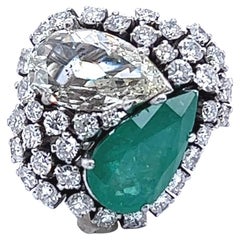 Retro Mid-Century 2.11 Carats Pear Shape Cut Diamond Emerald White Gold Cocktail Ring