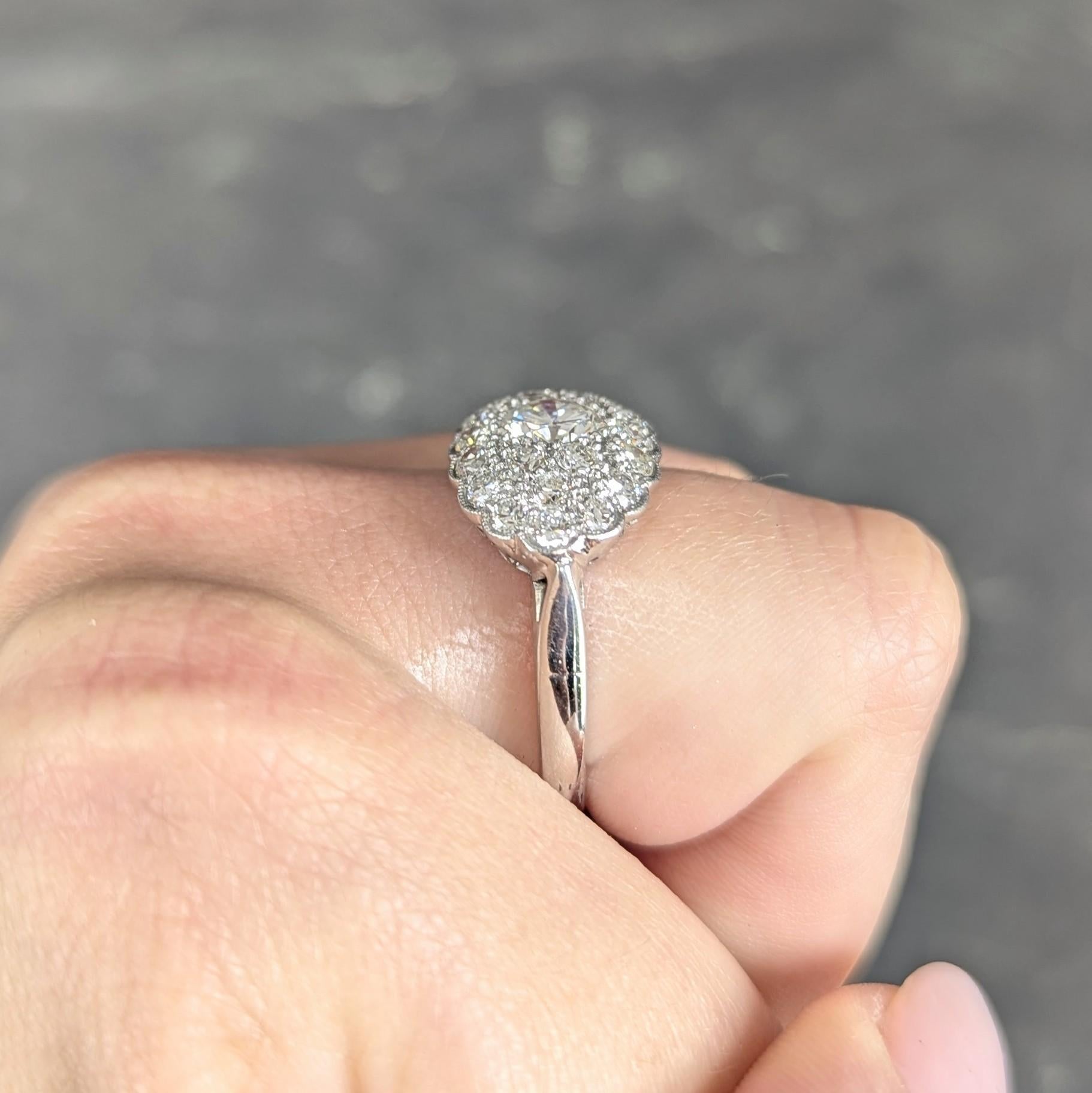 Mid-Century 2.12 CTW Diamond 14 Karat White Gold Vintage Cluster Ring im Angebot 4