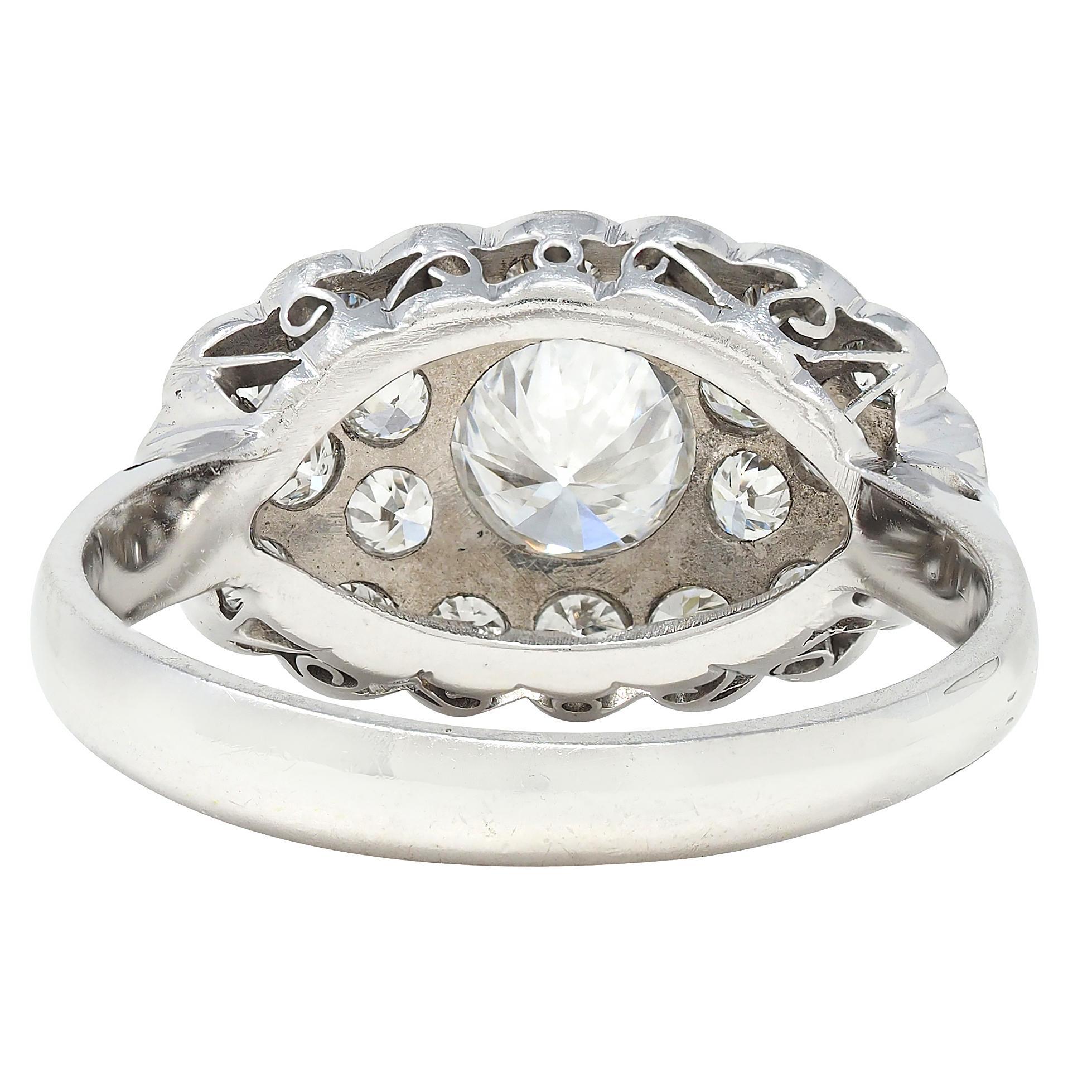 Mid-Century 2.12 CTW Diamond 14 Karat White Gold Vintage Cluster Ring (Alteuropäischer Schliff) im Angebot
