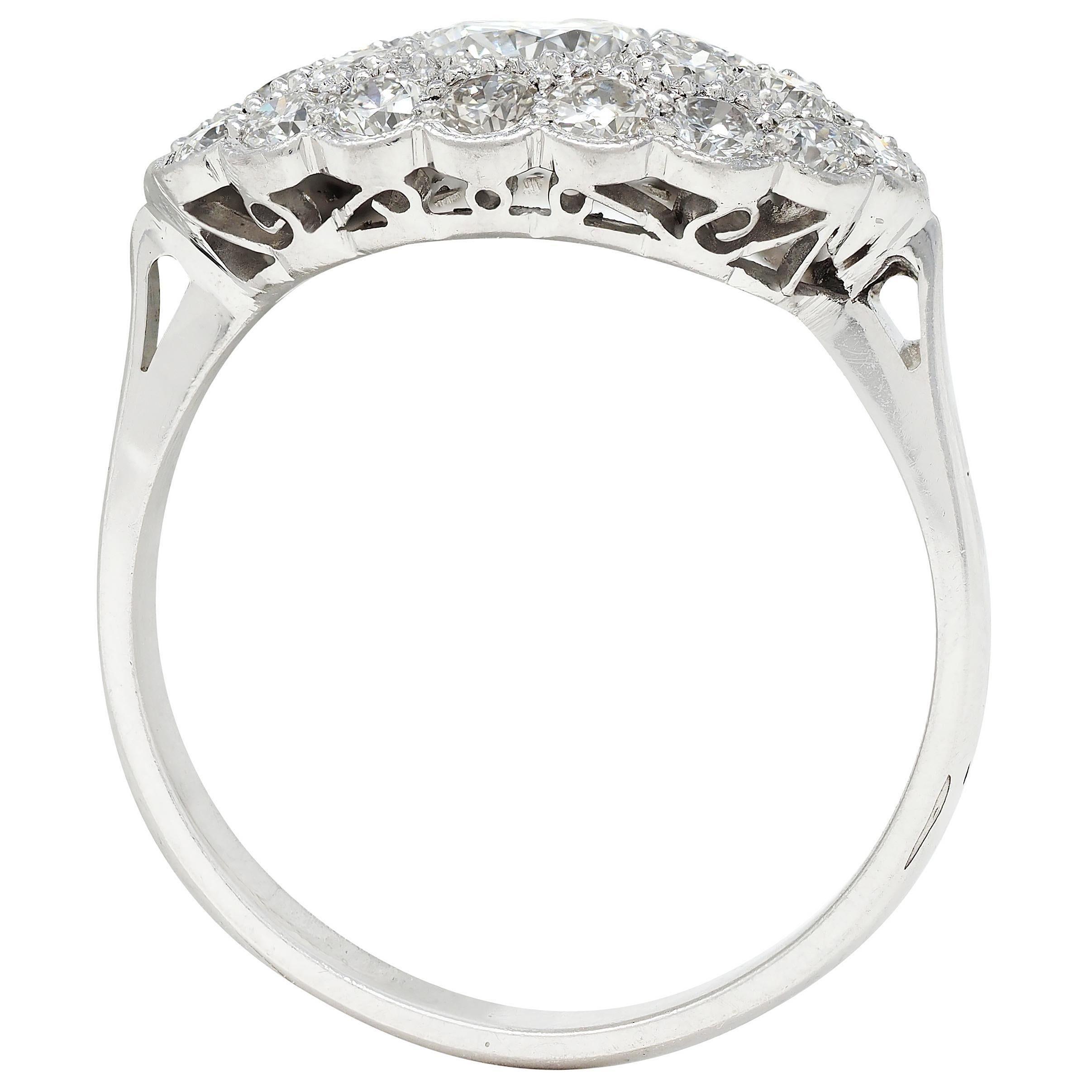 Mid-Century 2.12 CTW Diamond 14 Karat White Gold Vintage Cluster Ring im Angebot 1