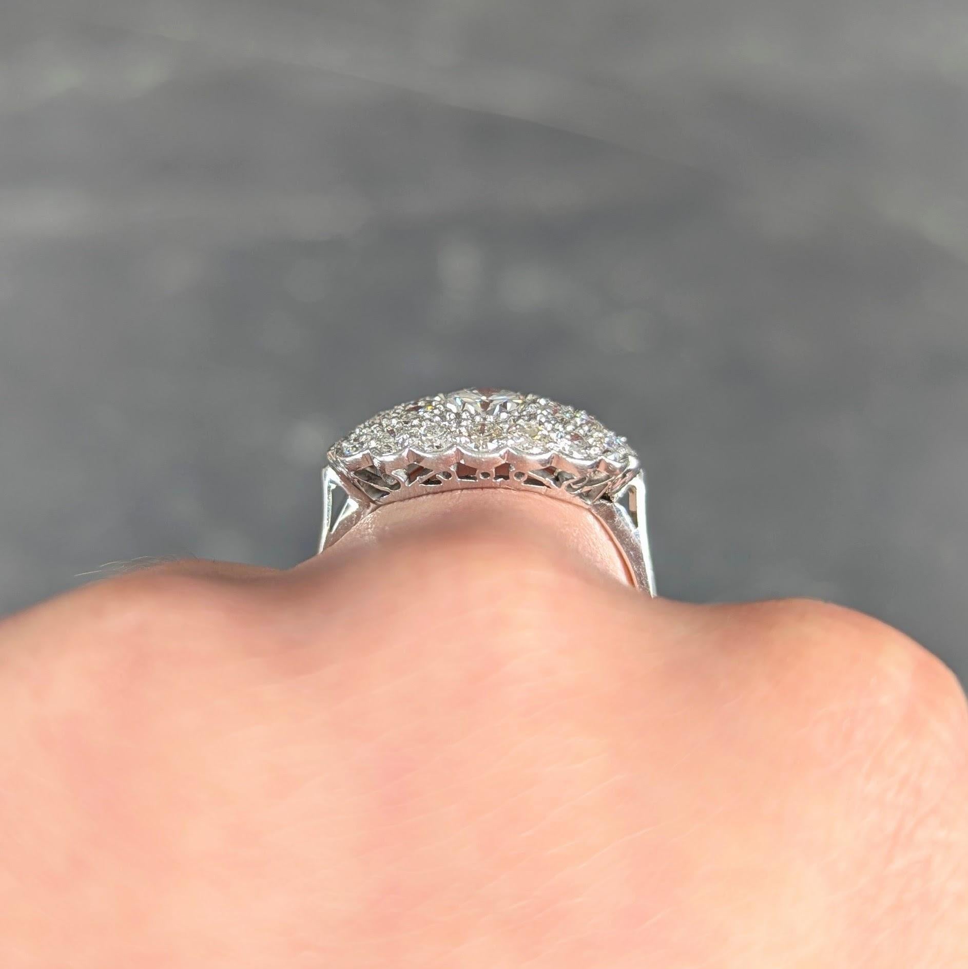 Mid-Century 2.12 CTW Diamond 14 Karat White Gold Vintage Cluster Ring im Angebot 3