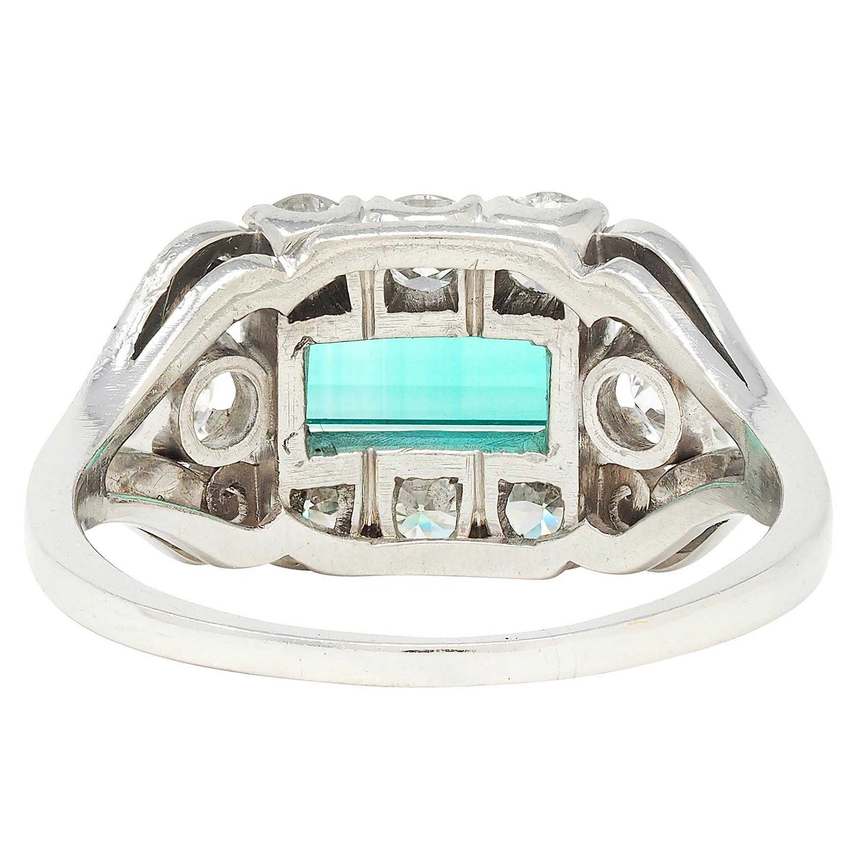 Taille émeraude Bague du milieu du siècle 2.14 Emerald Diamond Platinum Vintage Scroll Ring en vente