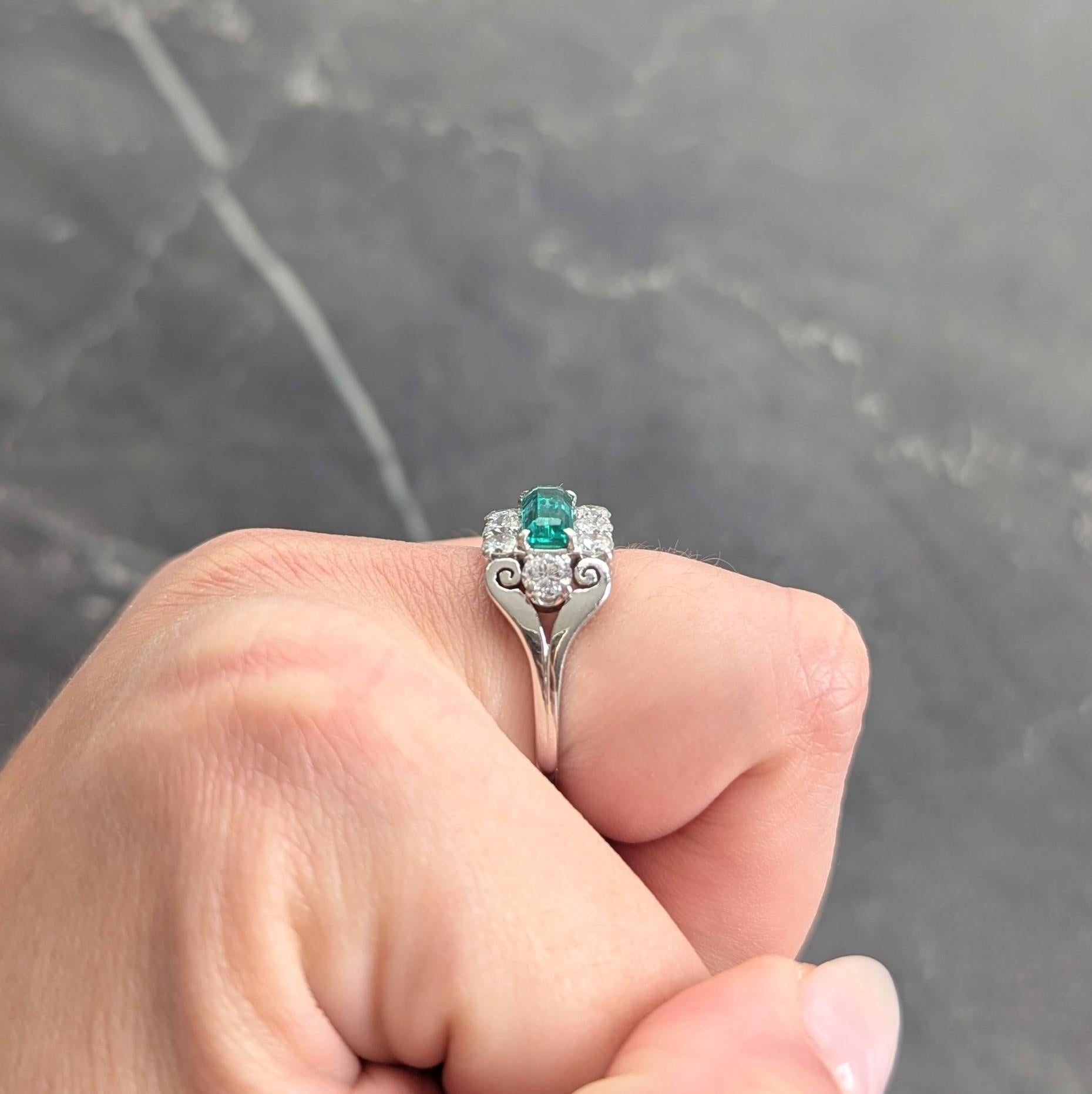 Bague du milieu du siècle 2.14 Emerald Diamond Platinum Vintage Scroll Ring en vente 3