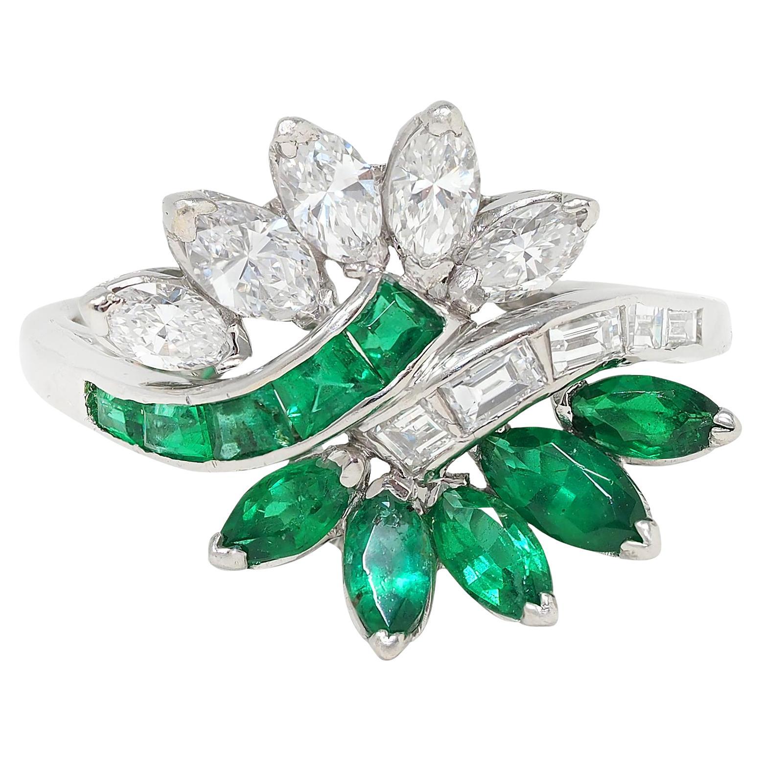 Mid-Century 2.16 CTW Smaragd Diamant Platin Vintage Fanning Bypass Ring im Angebot