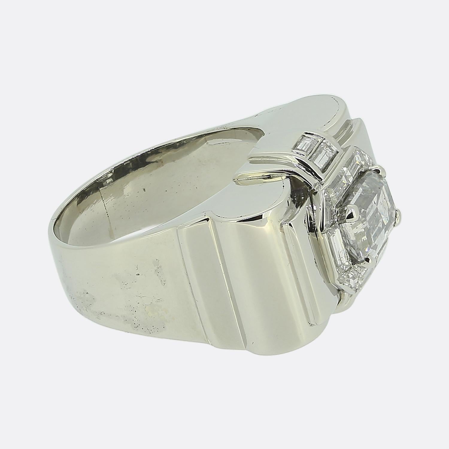 Anillo de diamantes talla esmeralda de 2,20 quilates de mediados de siglo Corte esmeralda en venta