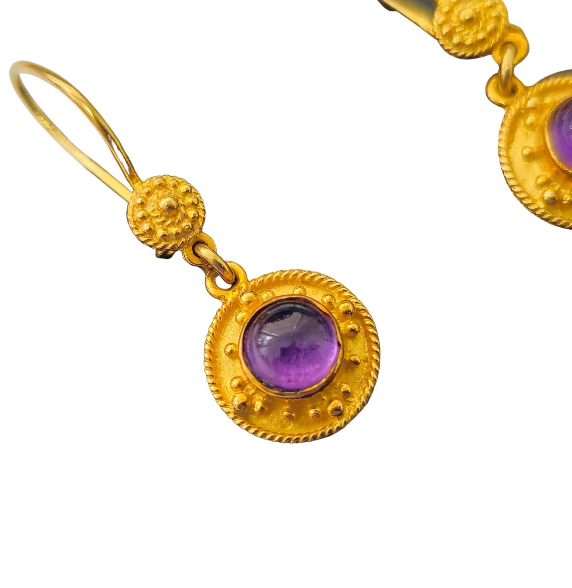 Edwardian Mid Century 2.24 Carat Amethyt Dangle Earrings in 18k yellow gold For Sale