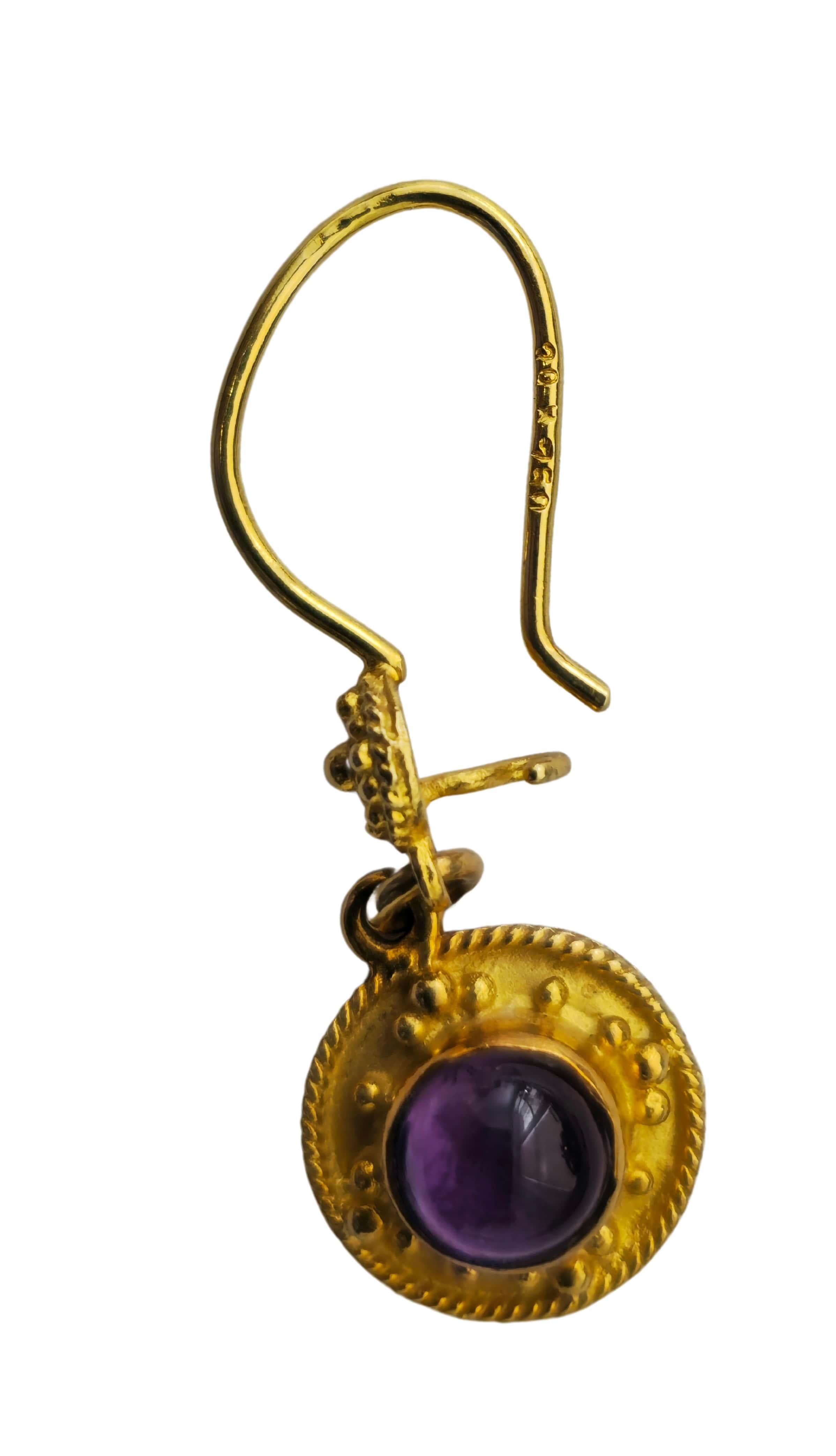 Cabochon Mid Century 2.24 Carat Amethyt Dangle Earrings in 18k yellow gold For Sale