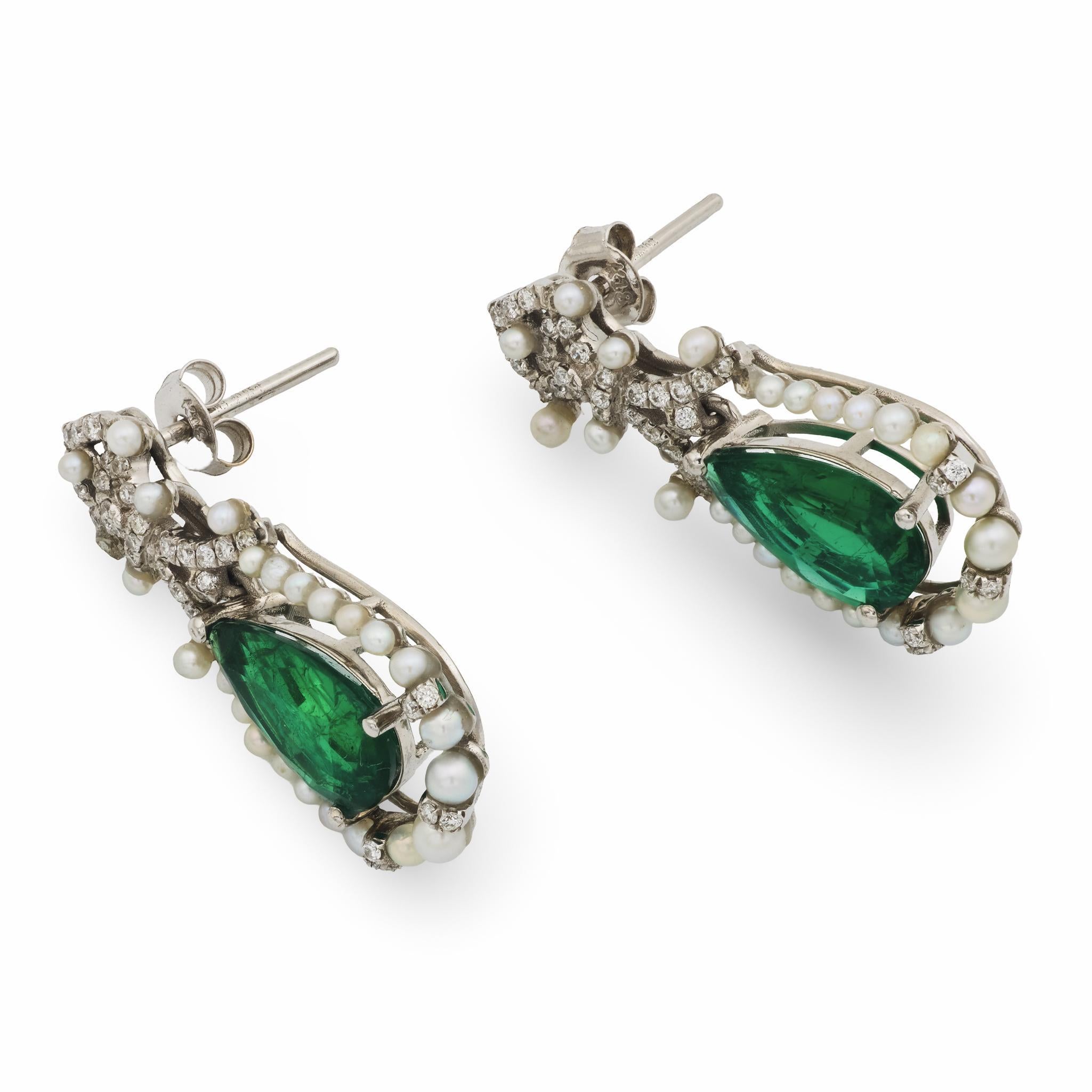 Boucles d'oreilles mi-siècle 2.35 carat émeraude diamant perle de rocaille or blanc 18k Bon état - En vente à Beverly Hills, CA