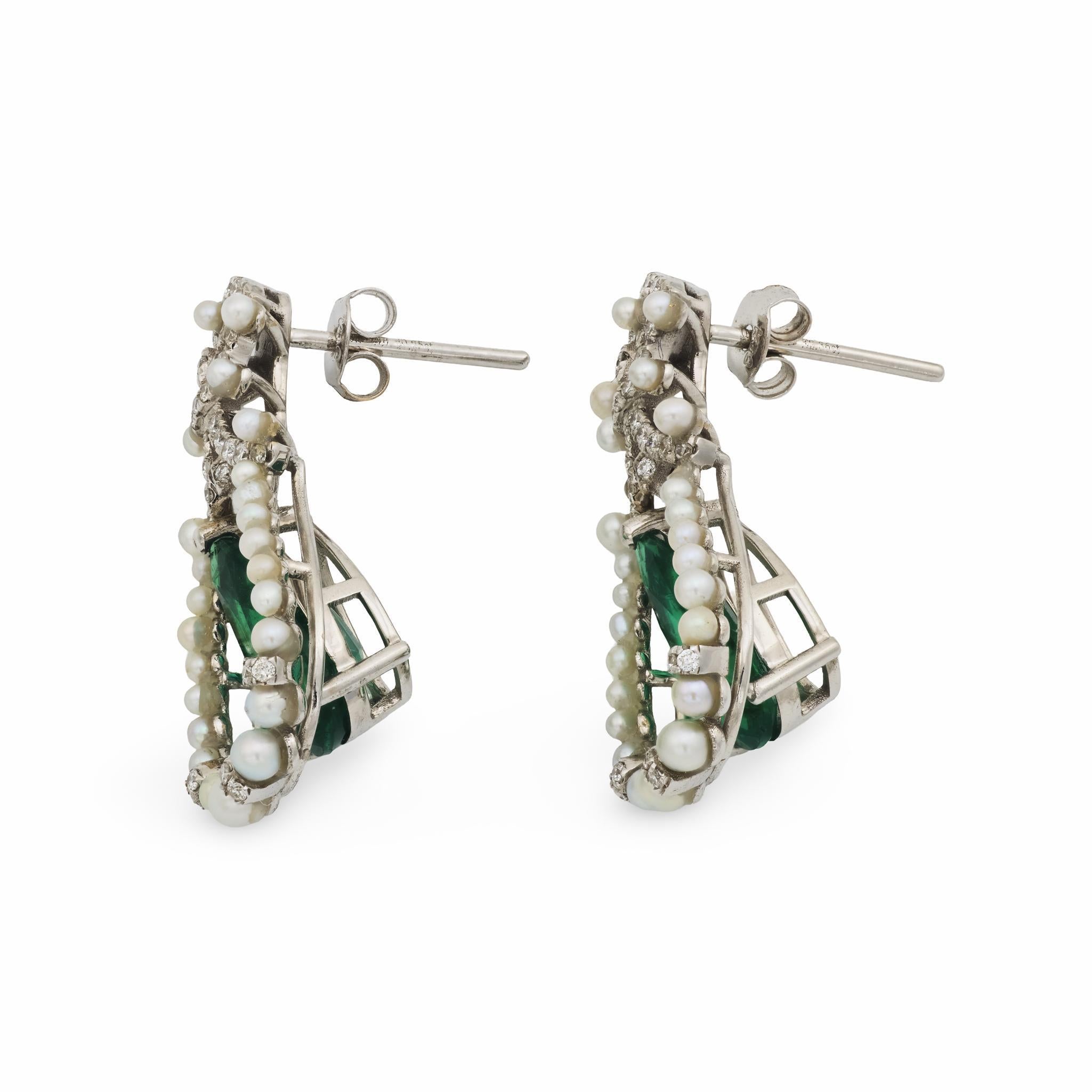 Boucles d'oreilles mi-siècle 2.35 carat émeraude diamant perle de rocaille or blanc 18k en vente 1