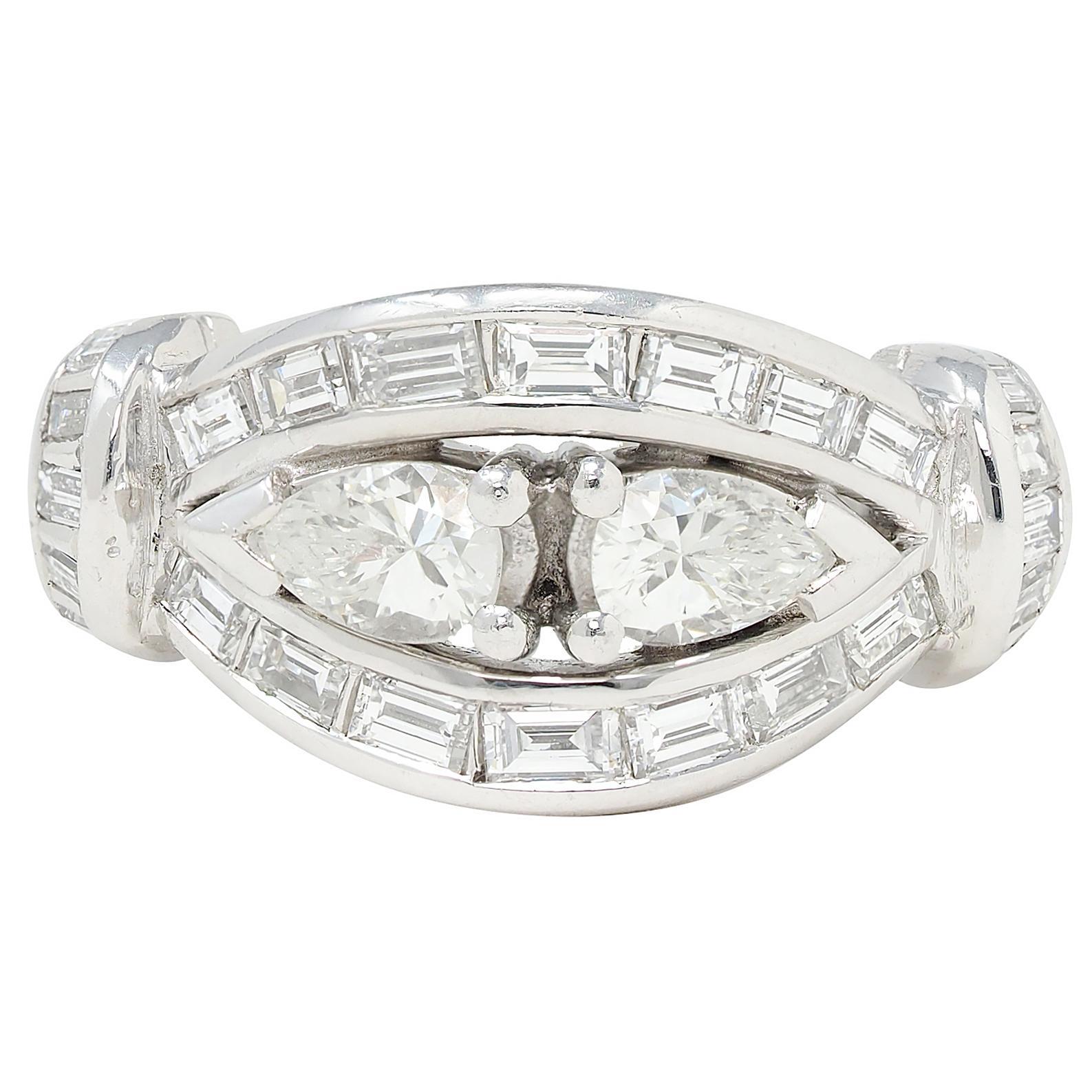 Bague du milieu du siècle en platine avec 2,35 diamants CTW Vintage Bombé en vente