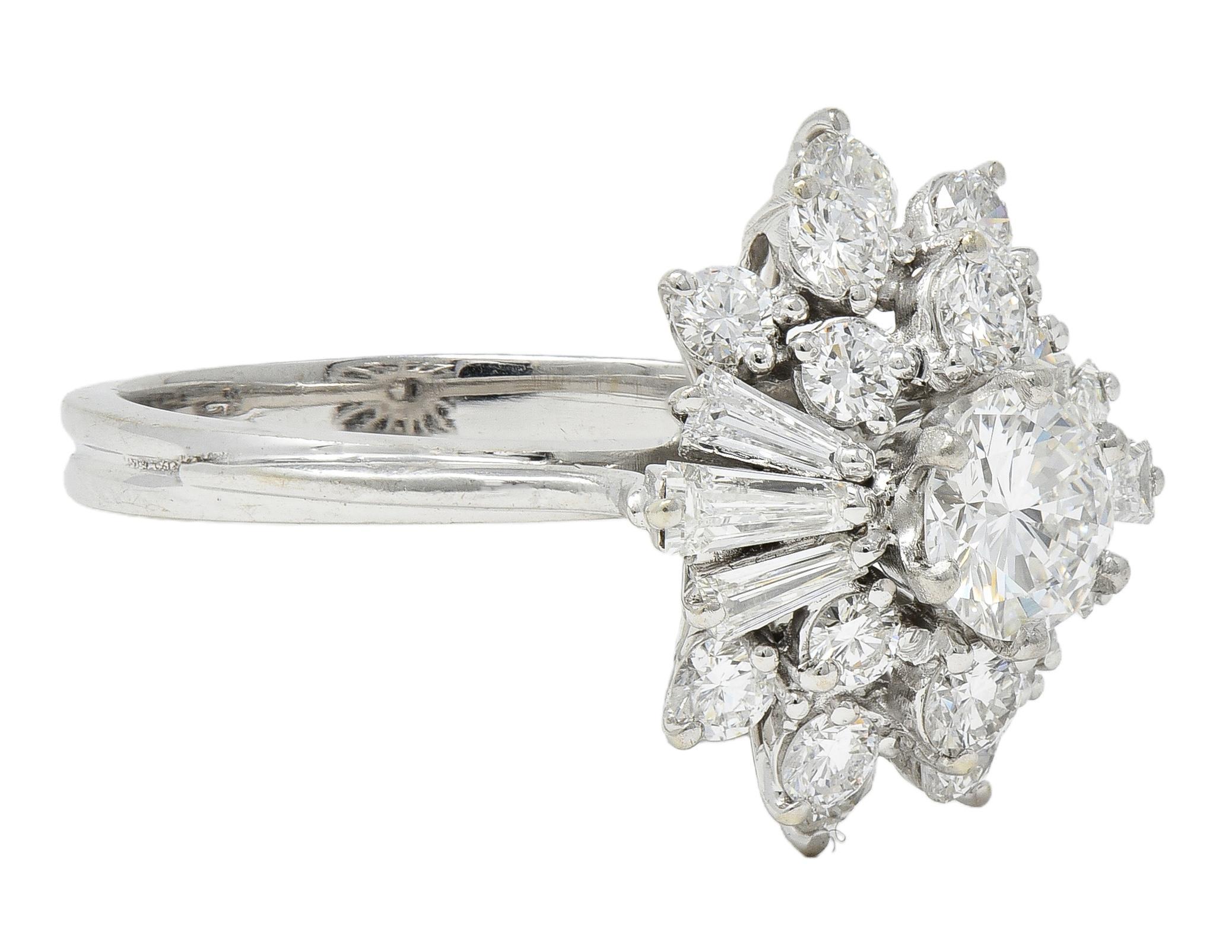 Mid-Century 2.37 CTW Diamant 18 Karat Weißgold Vintage Cluster Ring (Moderne) im Angebot