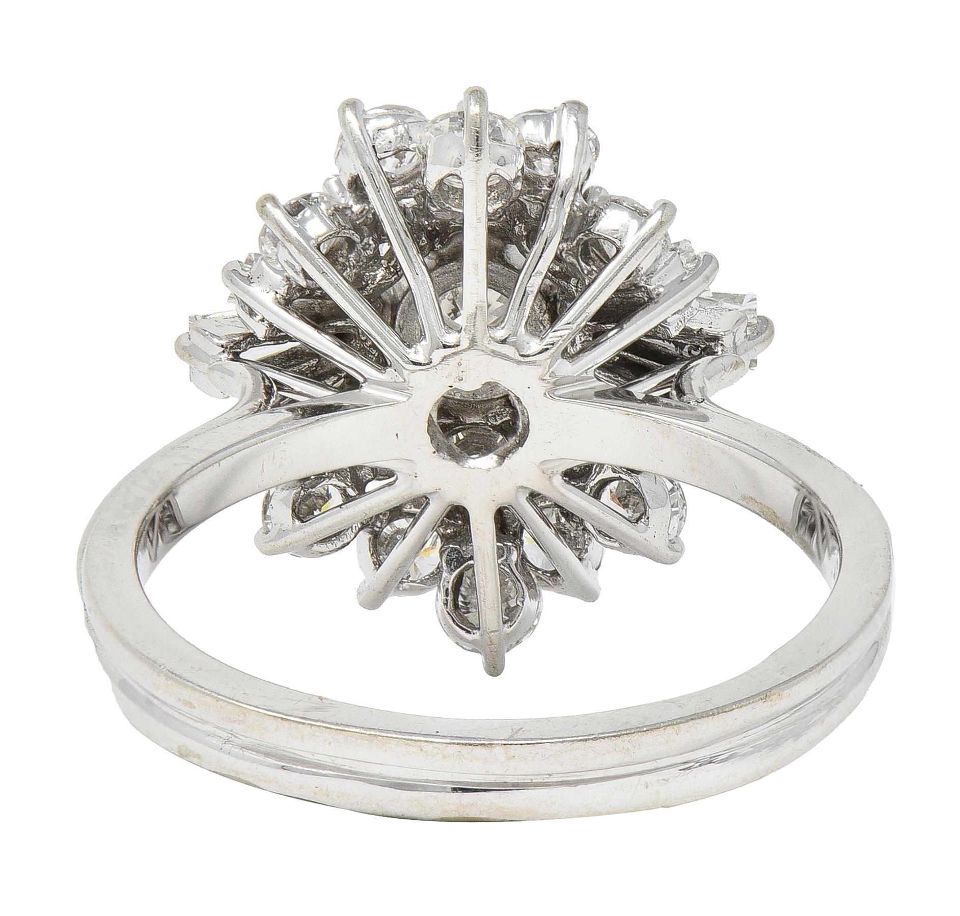 Mid-Century 2.37 CTW Diamant 18 Karat Weißgold Vintage Cluster Ring (Rundschliff) im Angebot