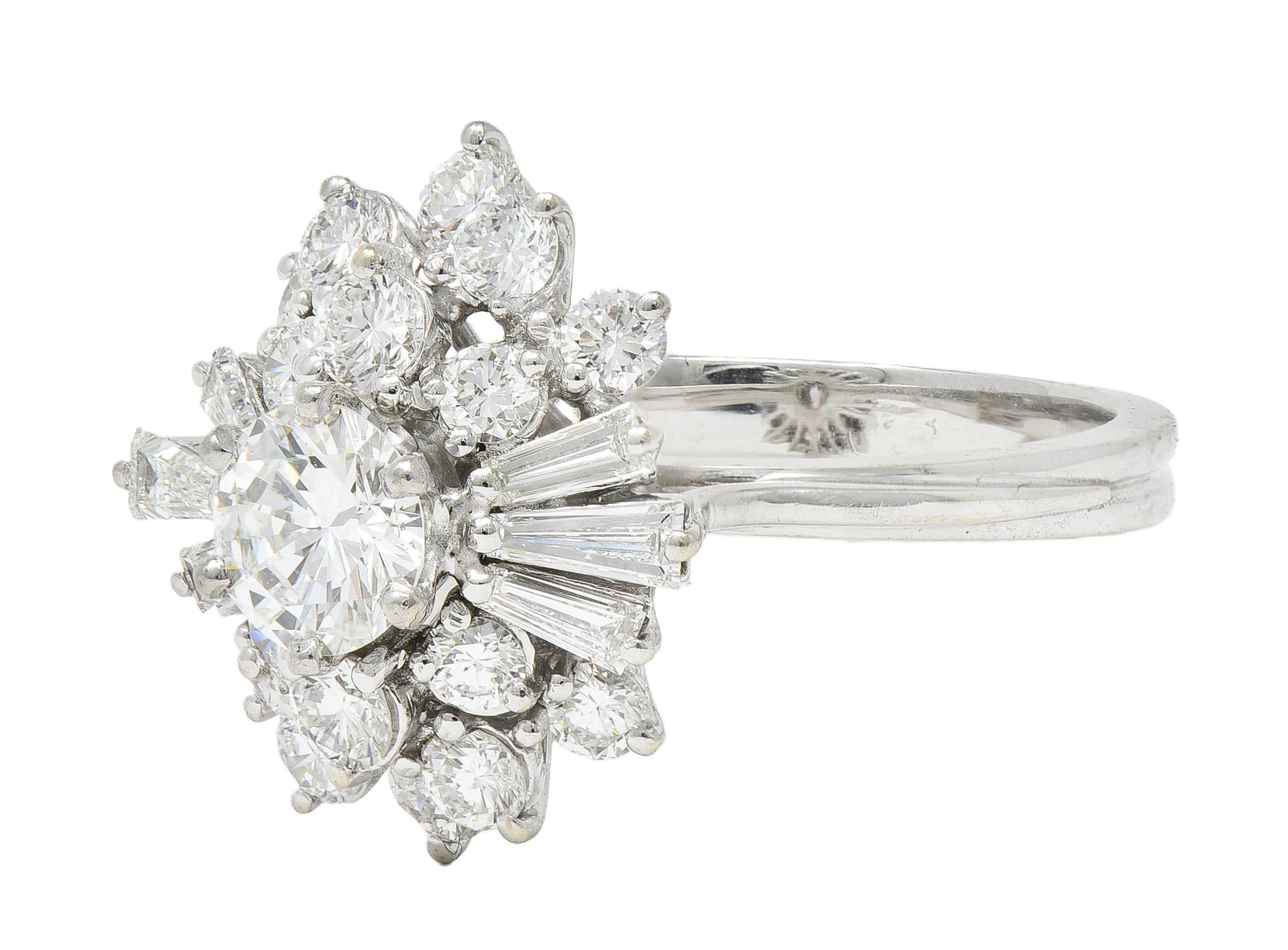 Mid-Century 2.37 CTW Diamant 18 Karat Weißgold Vintage Cluster Ring im Zustand „Hervorragend“ im Angebot in Philadelphia, PA