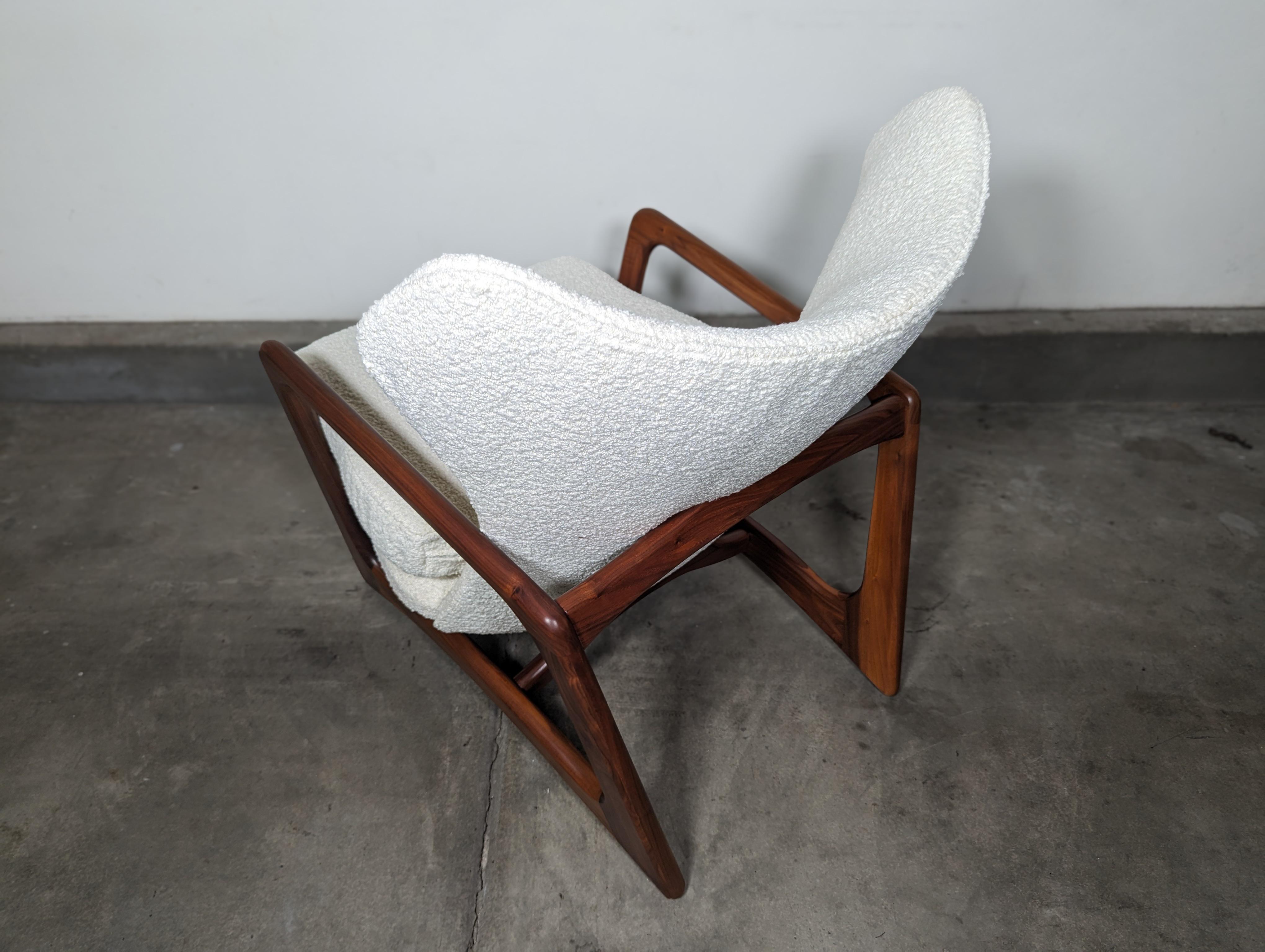 Mid Century 2466-C Lounge Chair by Adrian Pearsall for Craft Associates, 1960s In Excellent Condition In Chino Hills, CA