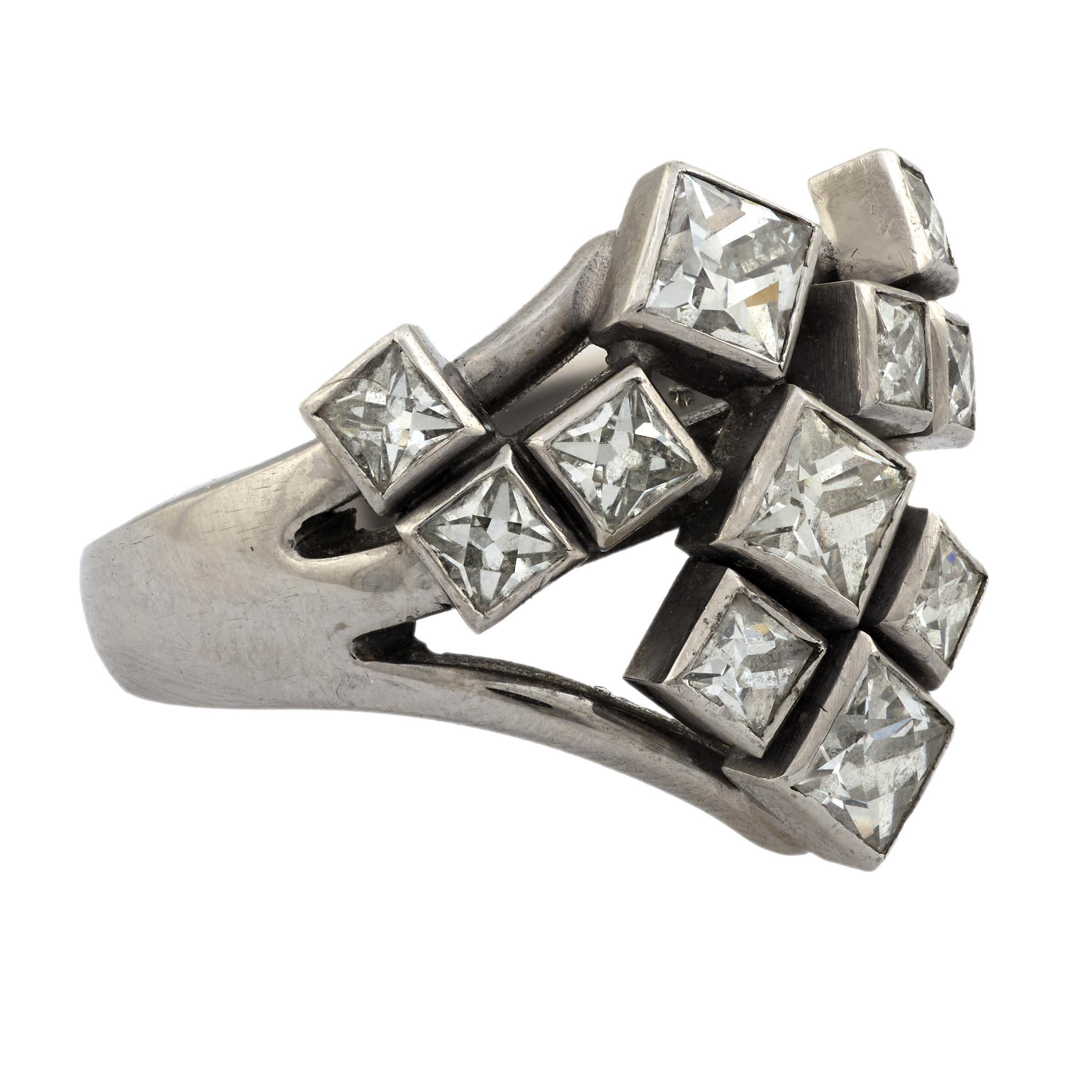 Moderno Anello cocktail di metà secolo con diamante taglio francese da 2,50 carati in oro bianco 18 carati in vendita