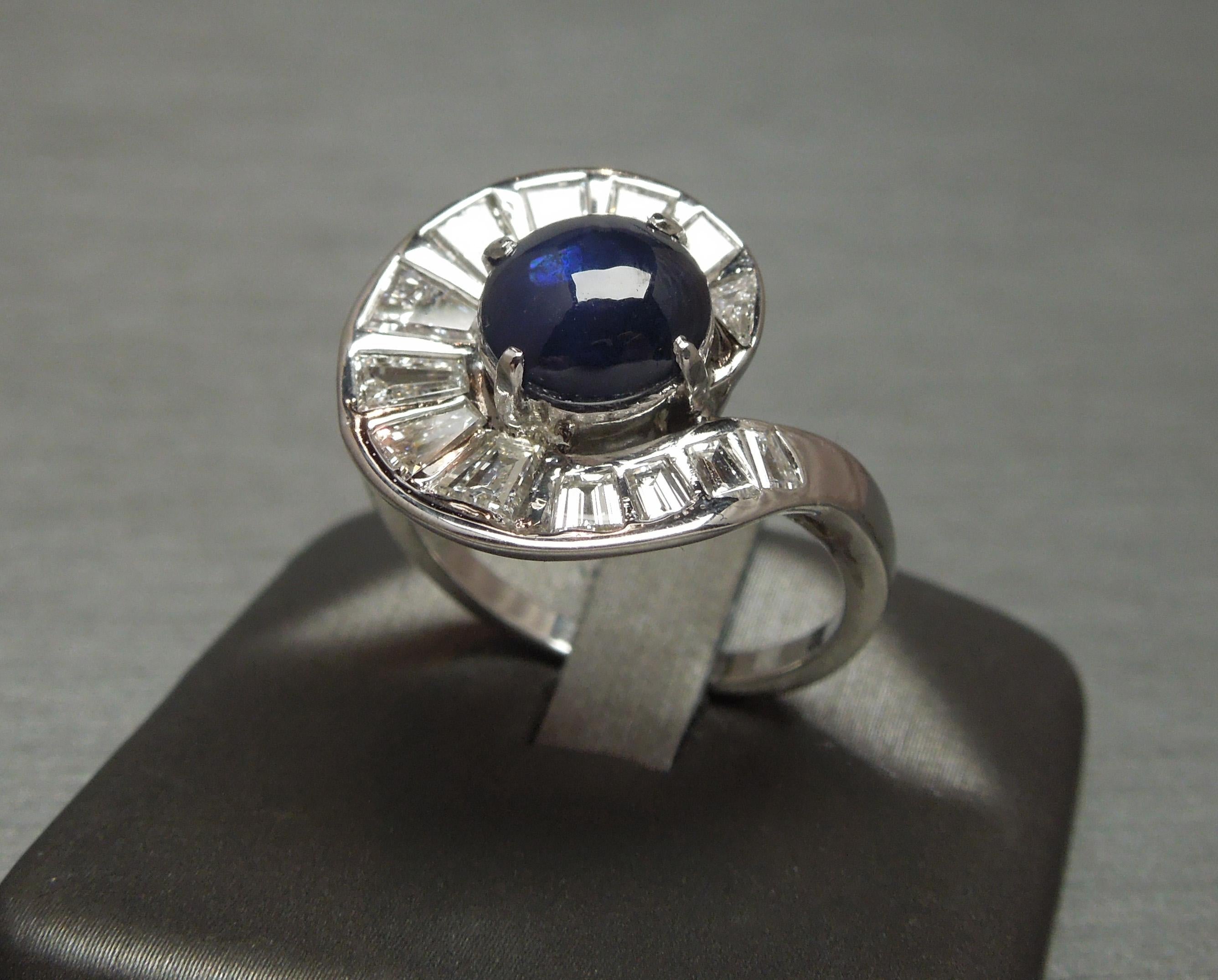 Art Deco Midcentury 2.57 Carat Sapphire Piano Key Cocktail Ring For Sale