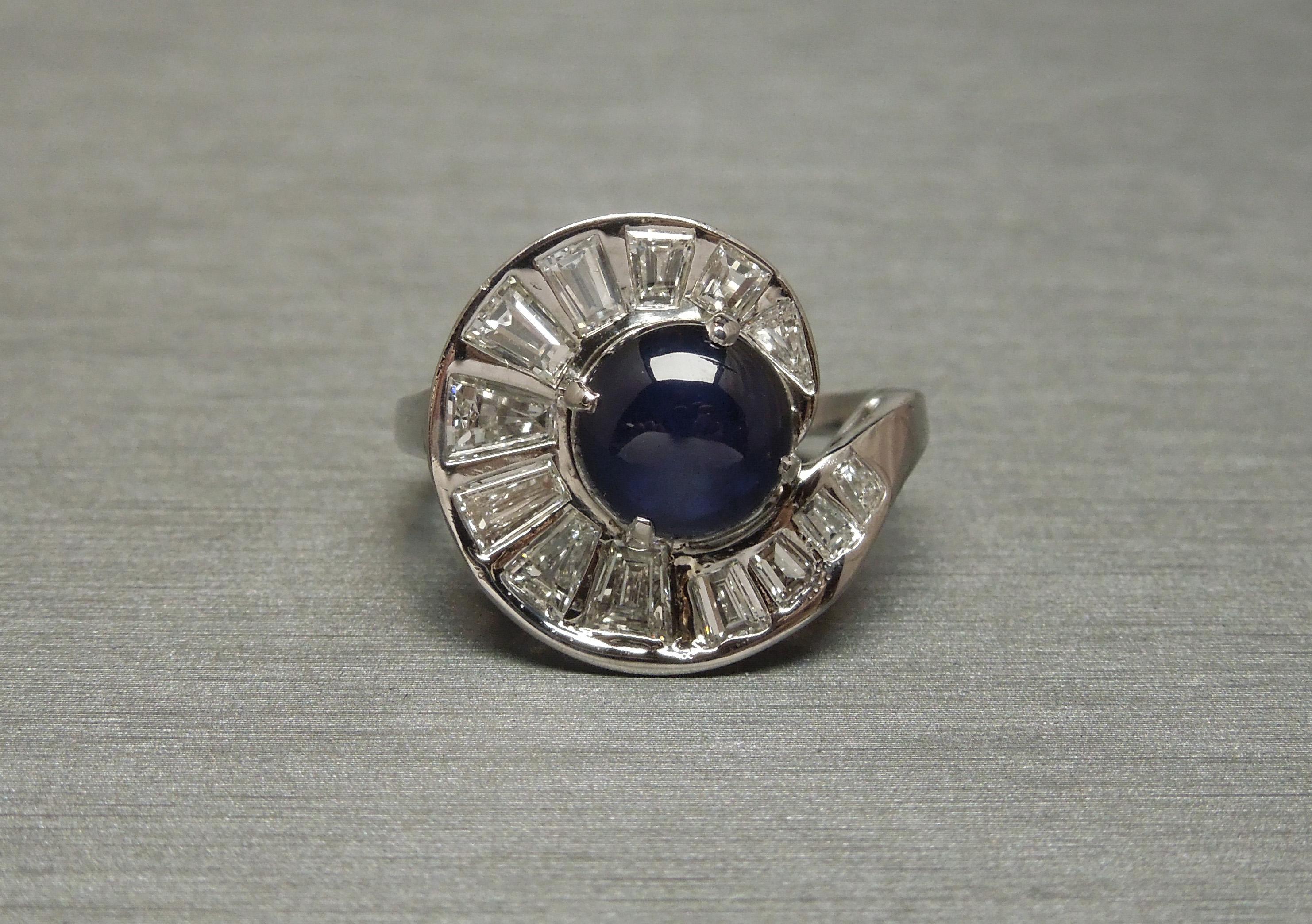 Cabochon Midcentury 2.57 Carat Sapphire Piano Key Cocktail Ring For Sale
