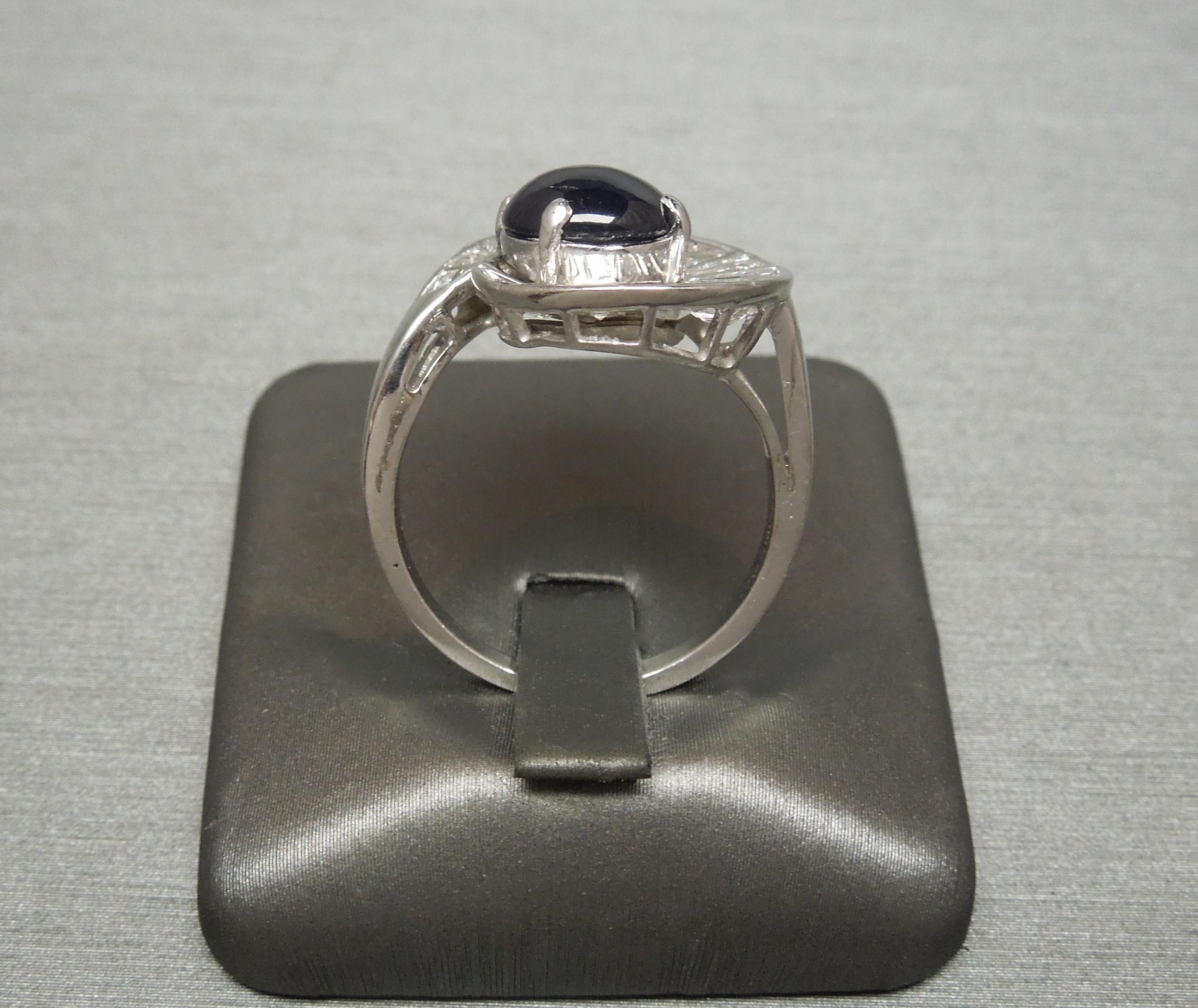 Women's Midcentury 2.57 Carat Sapphire Piano Key Cocktail Ring For Sale
