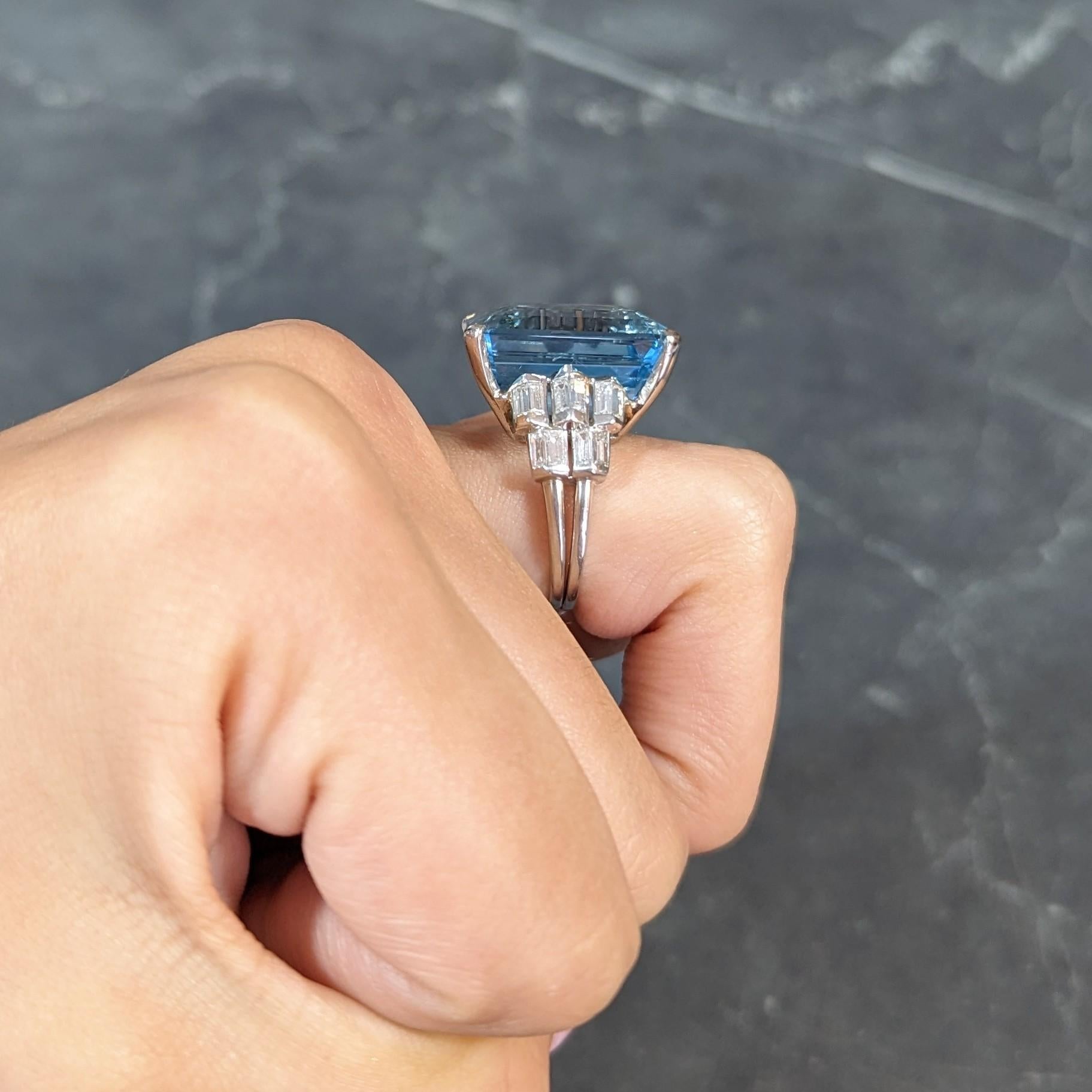 Mid-Century 25.76 Carats Emerald Cut Aquamarine Baguette Diamond Platinum Ring 8